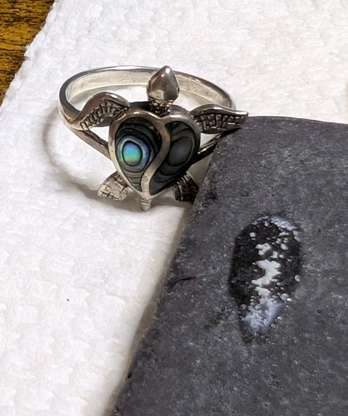 925 Sterling Silver Sea Turtle Split Heart Inlaid Abalone Shell Ring – Sz 7.75