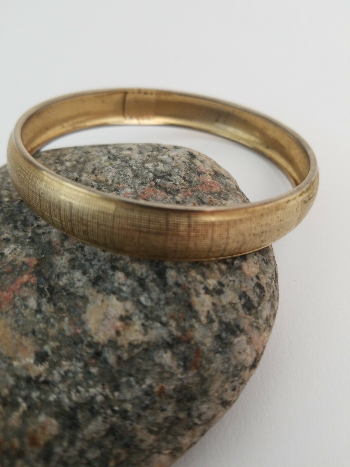 Bracelet Metal 2 7/8 Inch Diameter Plaid Gold Tone Design 1/2 Inch Wide