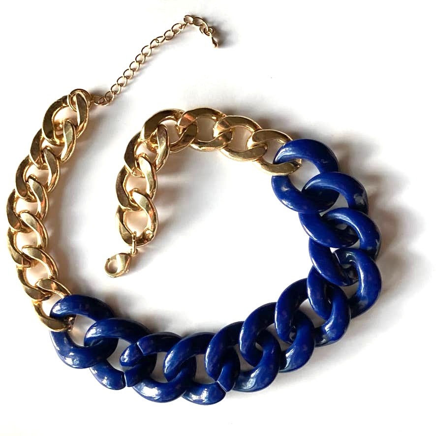 Gold tone and navy plastic / resin heavy chain link necklace