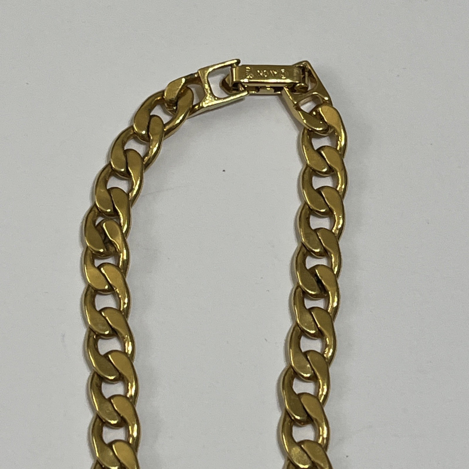 AVON BRANDED HEAVY & THICK GOLD TONE CURB LINK CHAIN NECKLACE