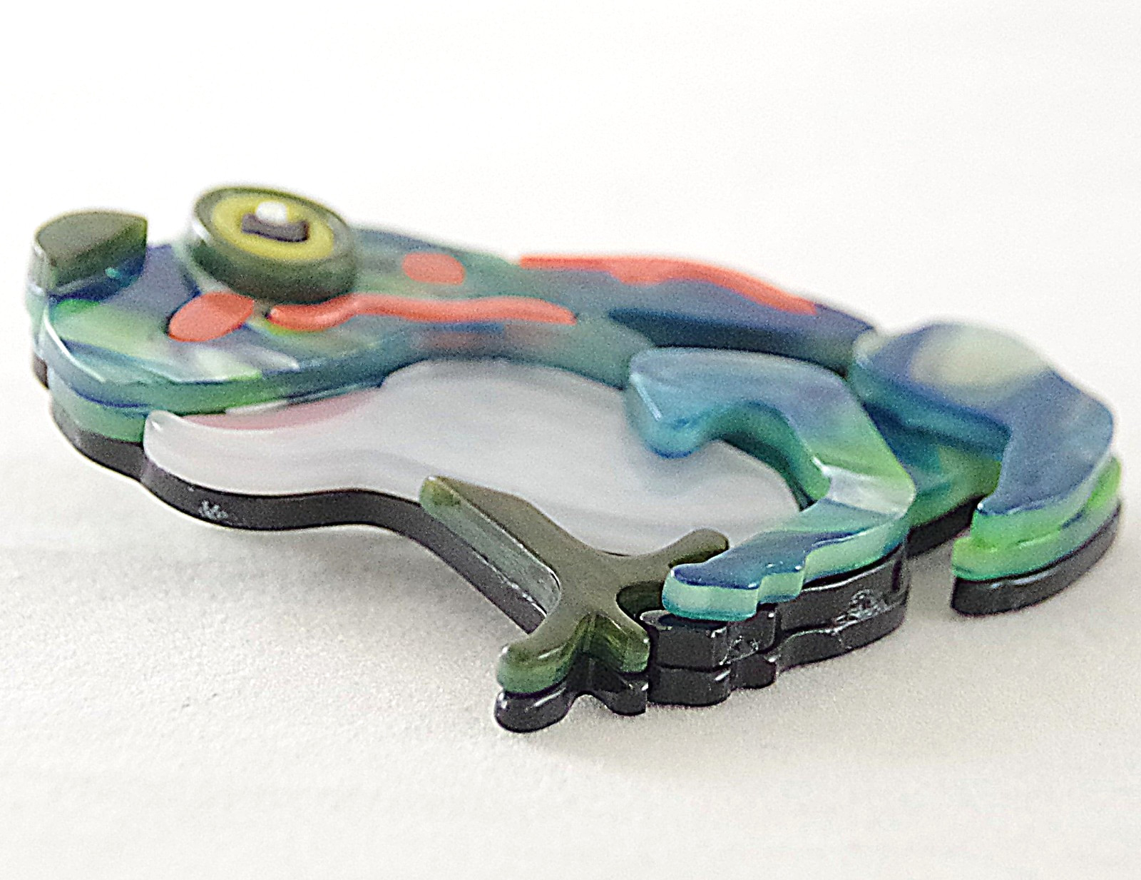 2.25″ NWOT DESIGNER STYLE BEAUTIFUL RAINFOREST FROG LAYERED ACRYLIC BROOCH PIN