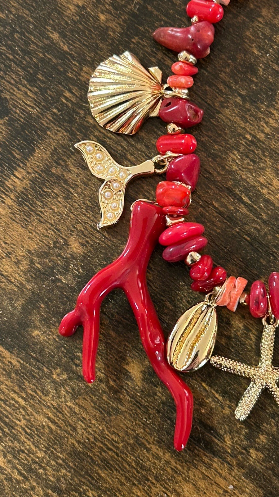 Stunning Gold Plated Red Enamel Faux Pearl Beach Sealife Necklace Ceramic Shell