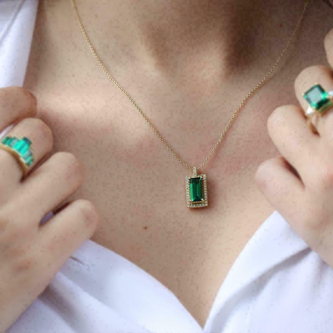 2 Ct Baguette Cut Simulated Green Emerald Women’s Pendant 14K Yellow Gold Plated