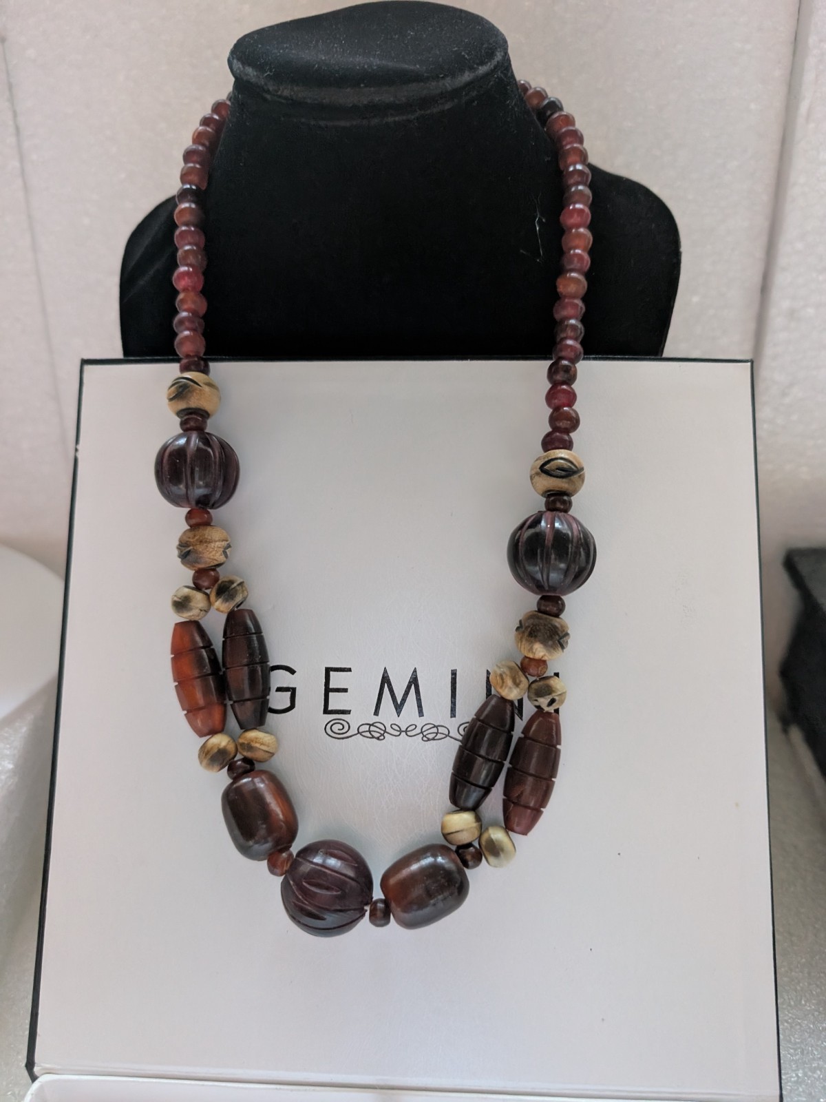 Vintage Red & Brown Faux Wooden Resin Beaded Necklace Engraved 69g & 22″ Long