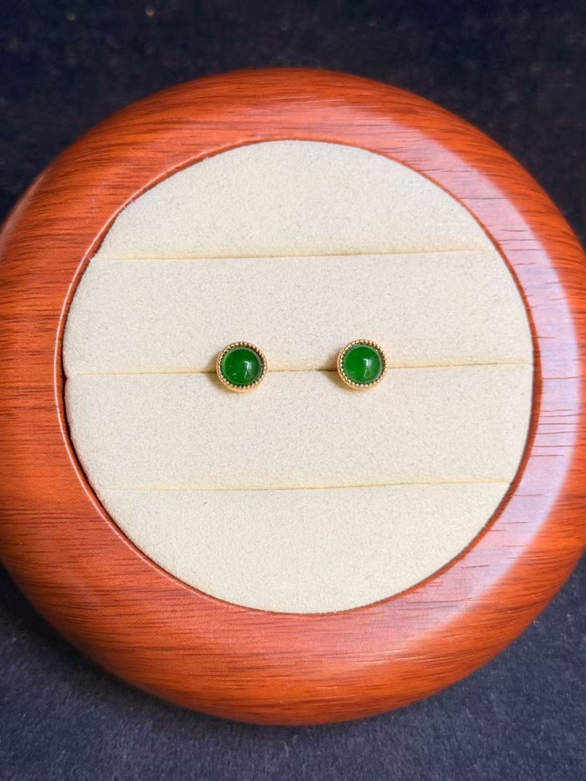 Nice Natural imperal green jadeite stud earring