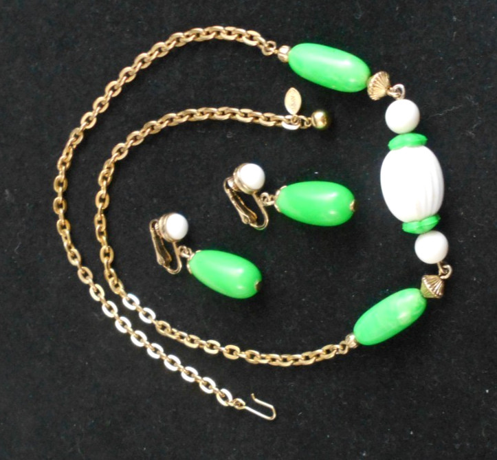 VINTAGE GORGEOUS AVON COME SUMMER NECKLACE & CLIP EARRINGS SET 1977 VERY GOOD