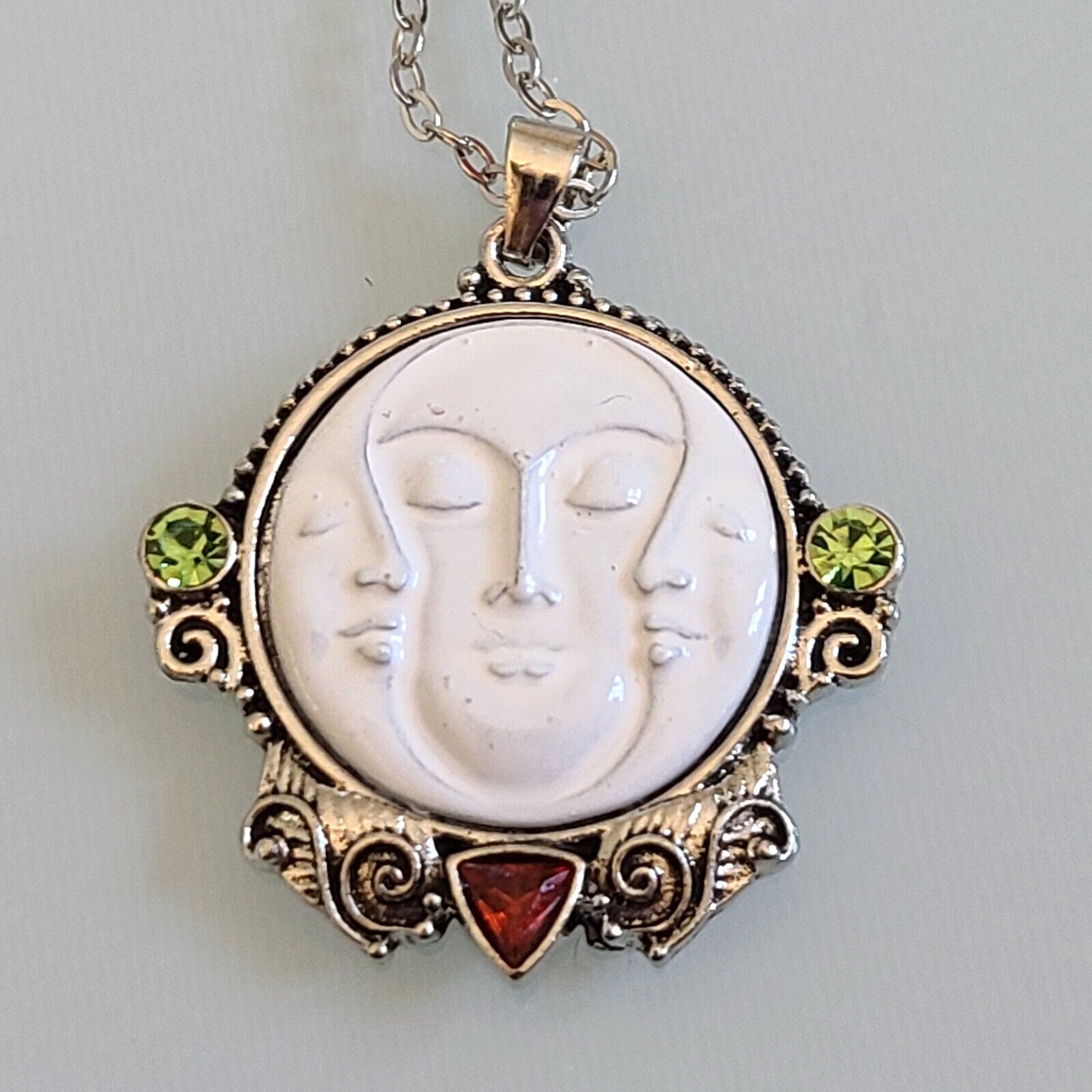 UNUSUAL TRIPLE MOON FACE NECKLACE FULL MOON WITH TWO CRESCENT MOONS CARESSING