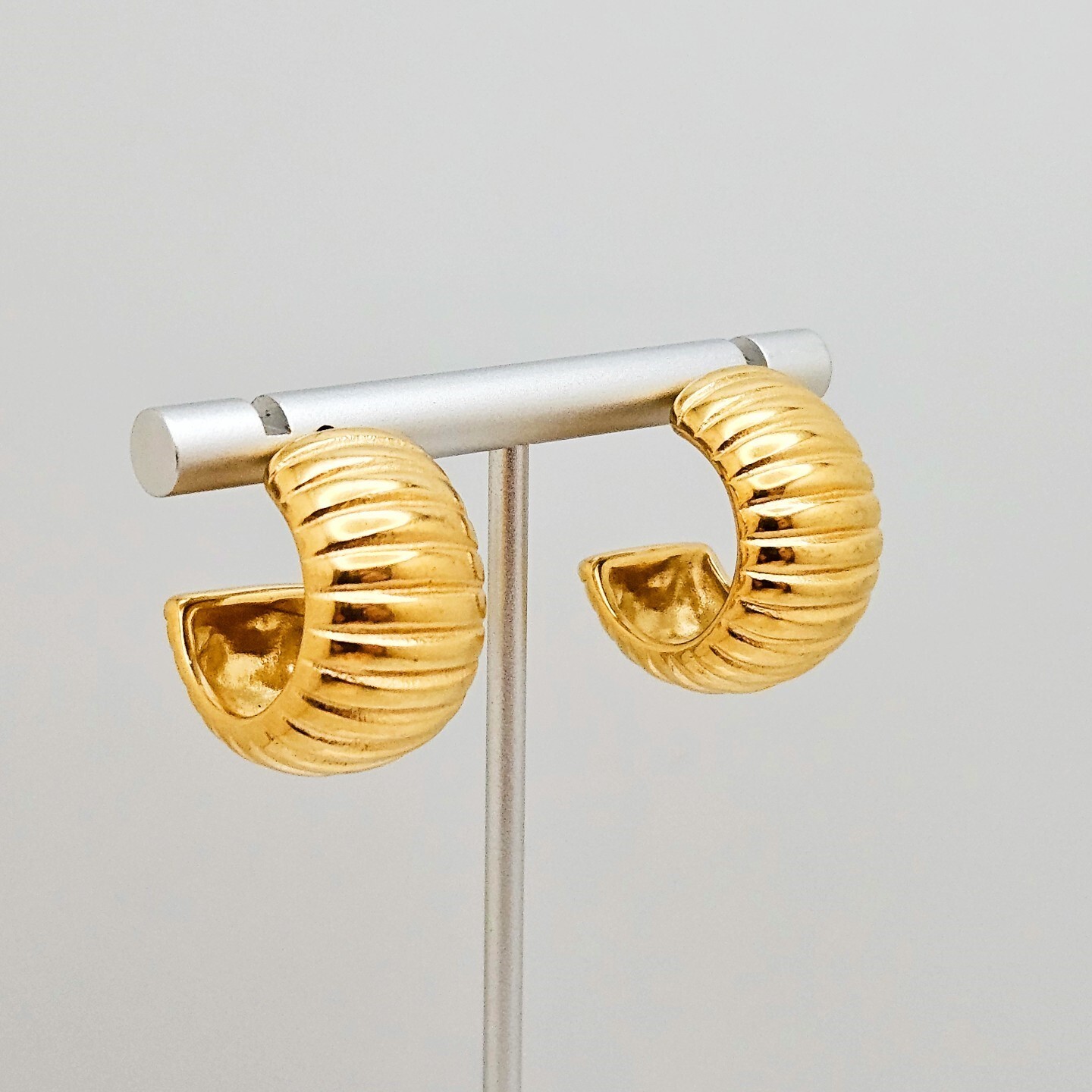 18K Gold Plated Thick Ribbed C-Shaped Hoop for Women, Stainless Steel Earrings