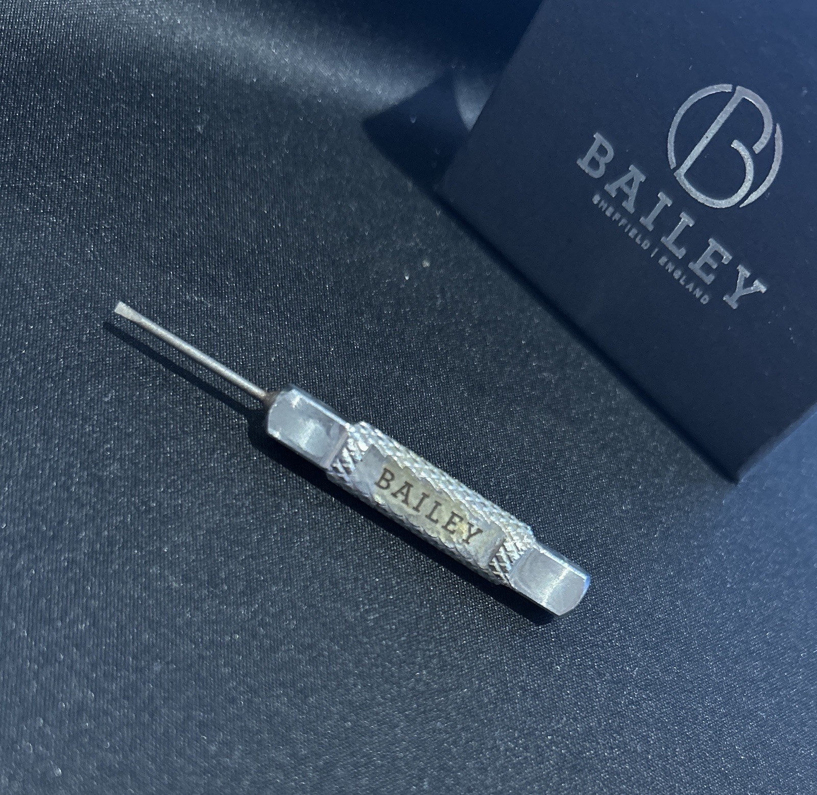 BAILEY OF SHEFFIELD-Stainless Steel CABLE Bracelet & Pendant Converter Necklace