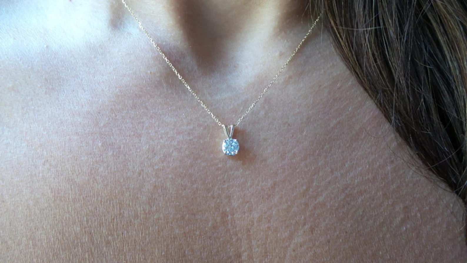 Lab Grown 1.00 Ct Round EF VS Diamond Prong Solitaire Necklace in 14K White Gold