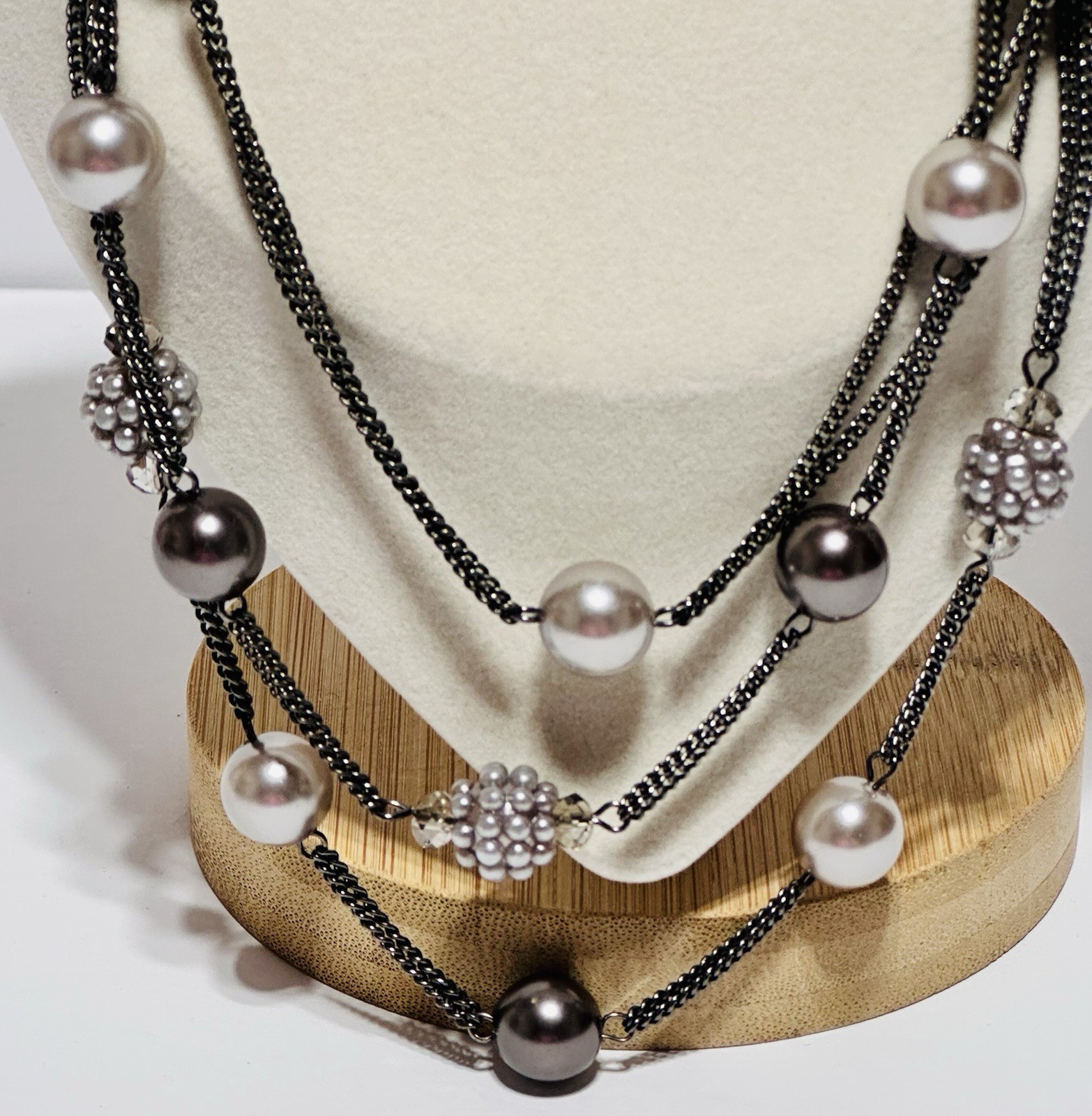 Roman Gray Faux Pearl Multilayered Necklace With Bead Clusters 22″. Silver Tone.