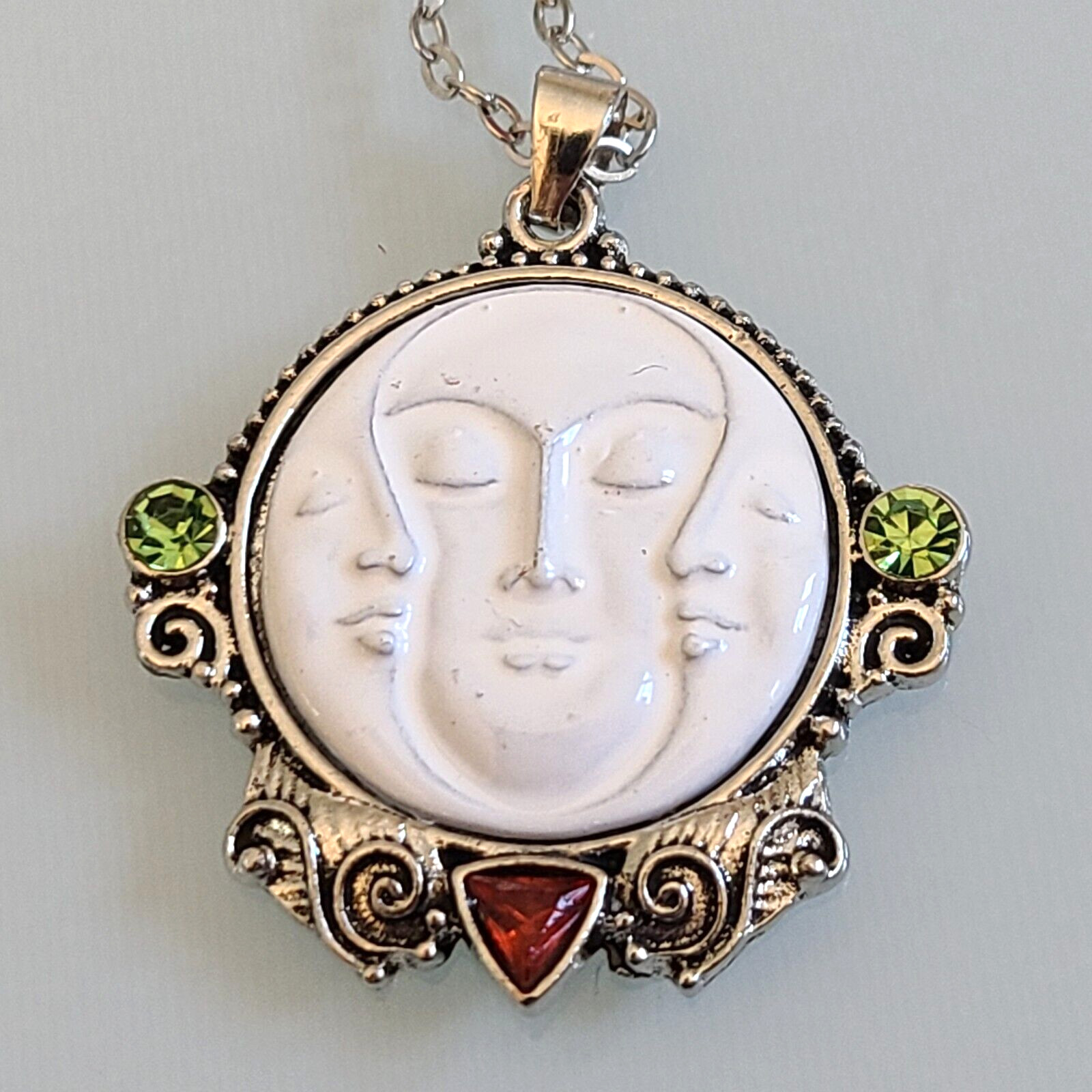 UNUSUAL TRIPLE MOON FACE NECKLACE FULL MOON WITH TWO CRESCENT MOONS CARESSING