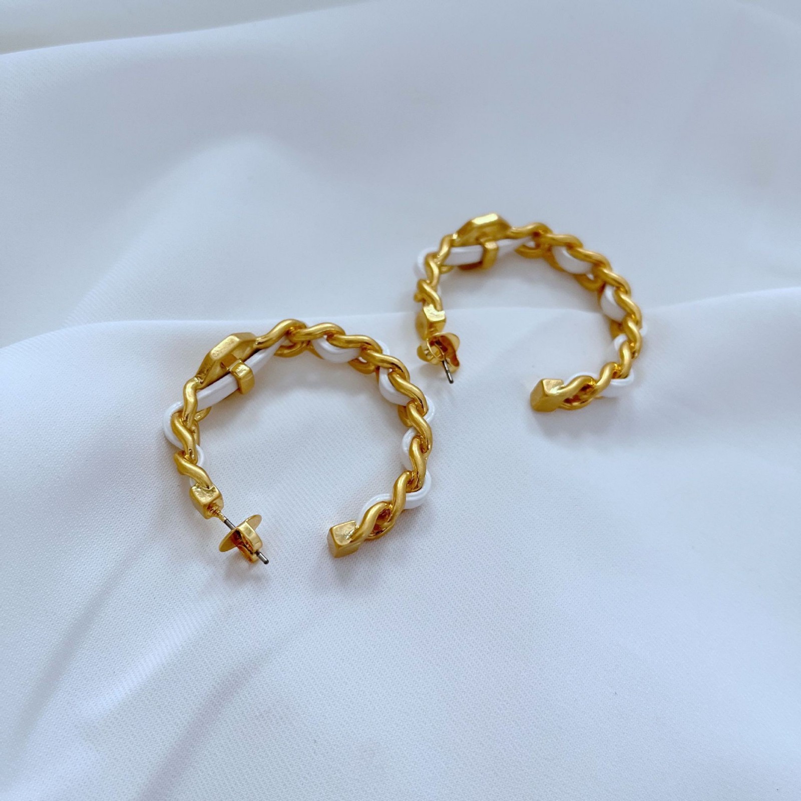New Burch Gold &amp WHITE Chain Logo Hoop Earrings with Jewelry Pouch