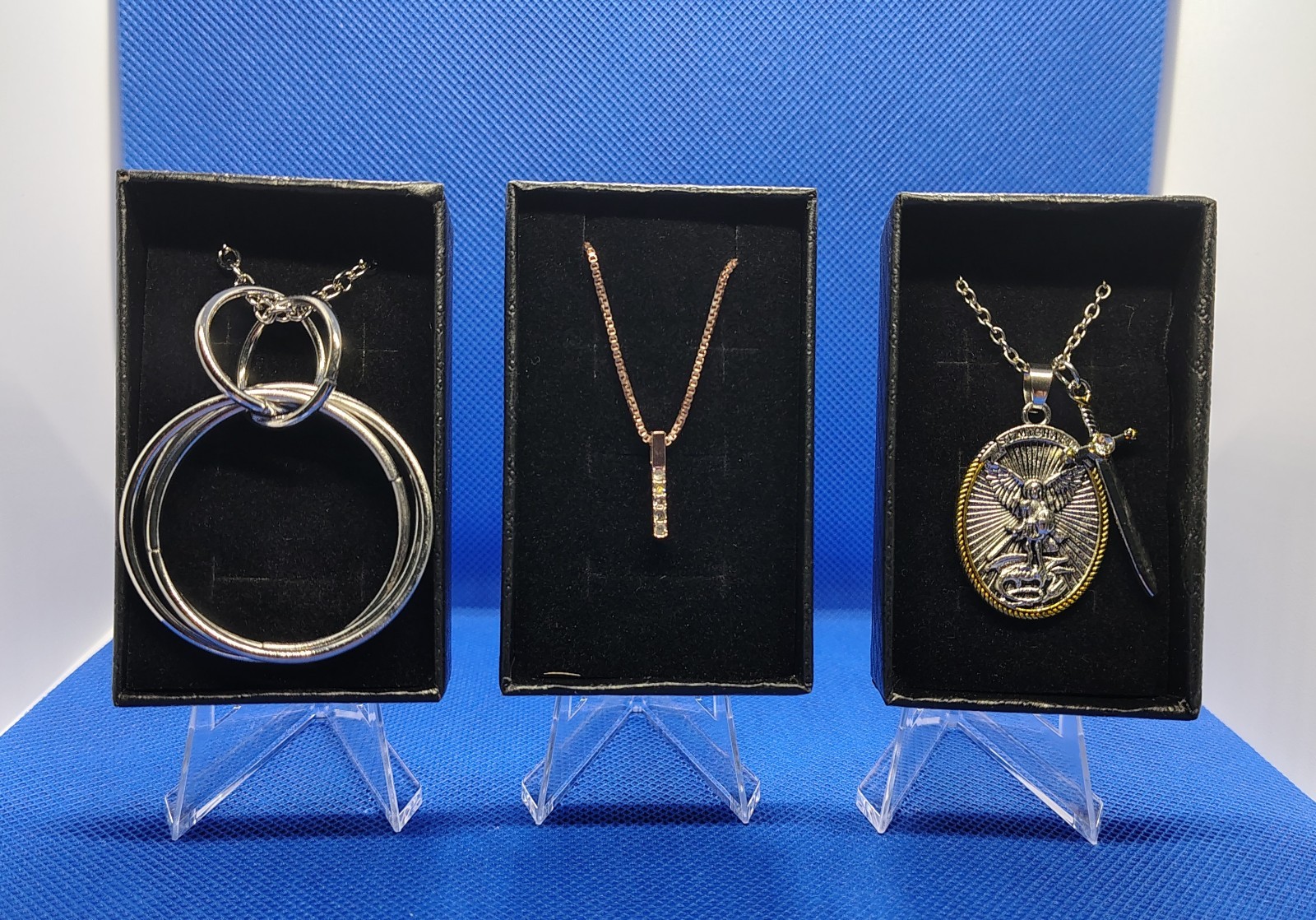 25 Necklace Resell Lot! Priced Cheap. Costume Jewerly + Free boxes