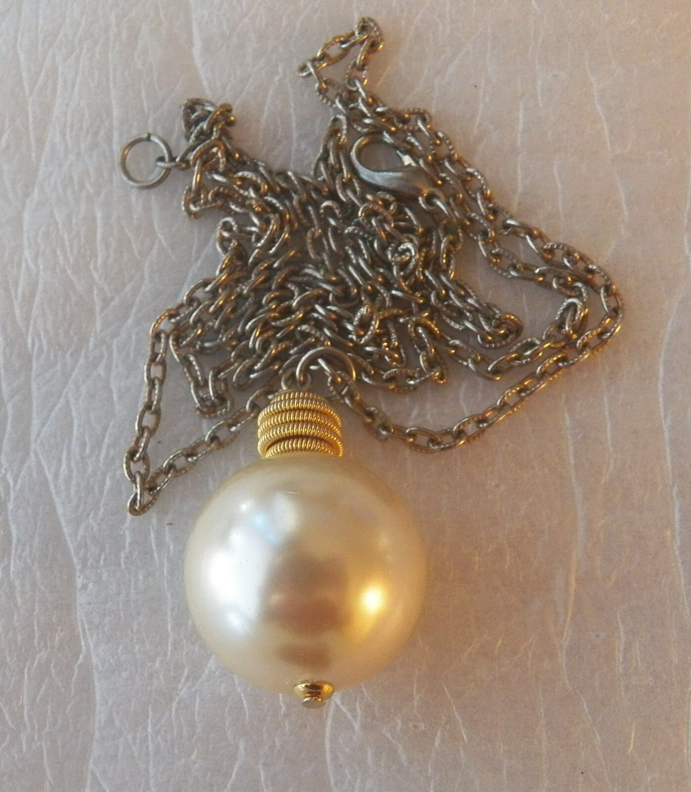 Large White ‘Bulb’ Pendant Necklace 30 in. Vintage Jewelry Fashion