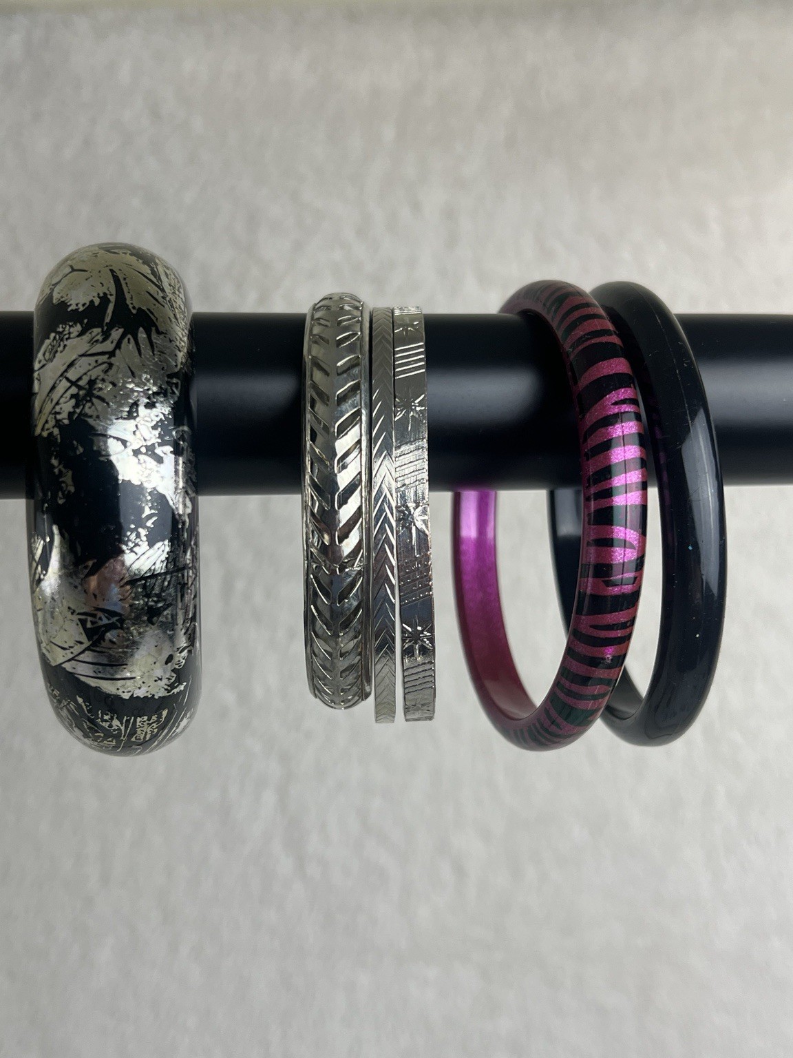 Lot of 6 Women’s Bangle Bracelets Wood, Metal & Plastic Mixed Colors Vintage