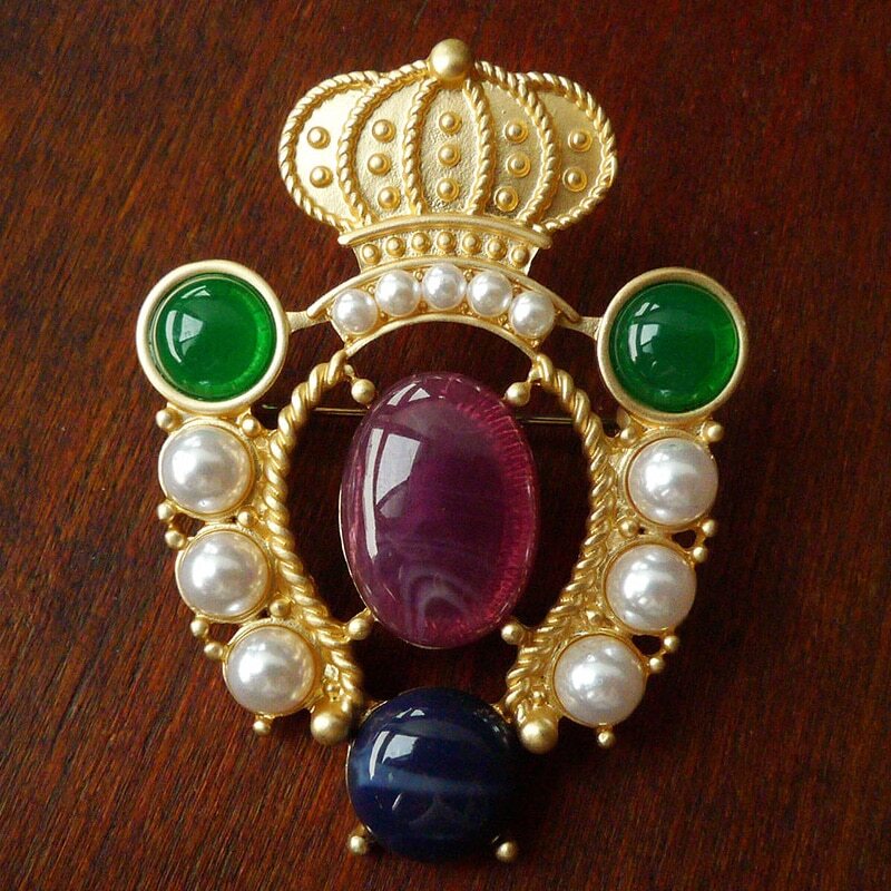 Retro Court Gold Color Treasure Brooches Antique Gem Exquisite Brooch Jewelry