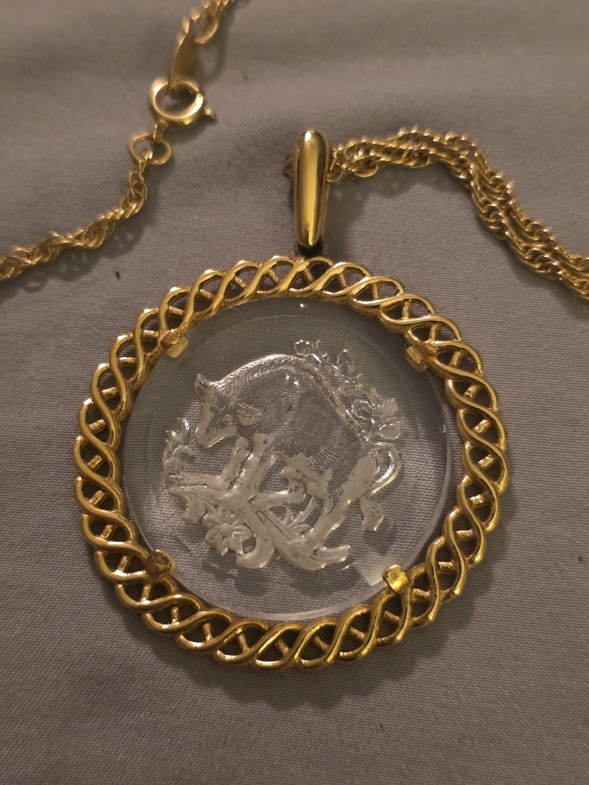 Avon Signed Gold Plated Rope Chain Necklace Round Clear Glass Animal Pendant