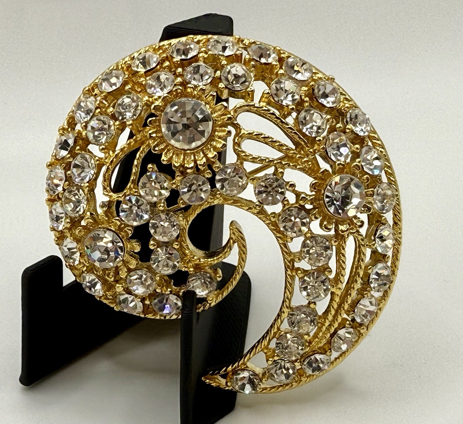 Vintage M.JENT Gold Tone Clear Rhinestone Swirl Paisley Brooch Pin Signed