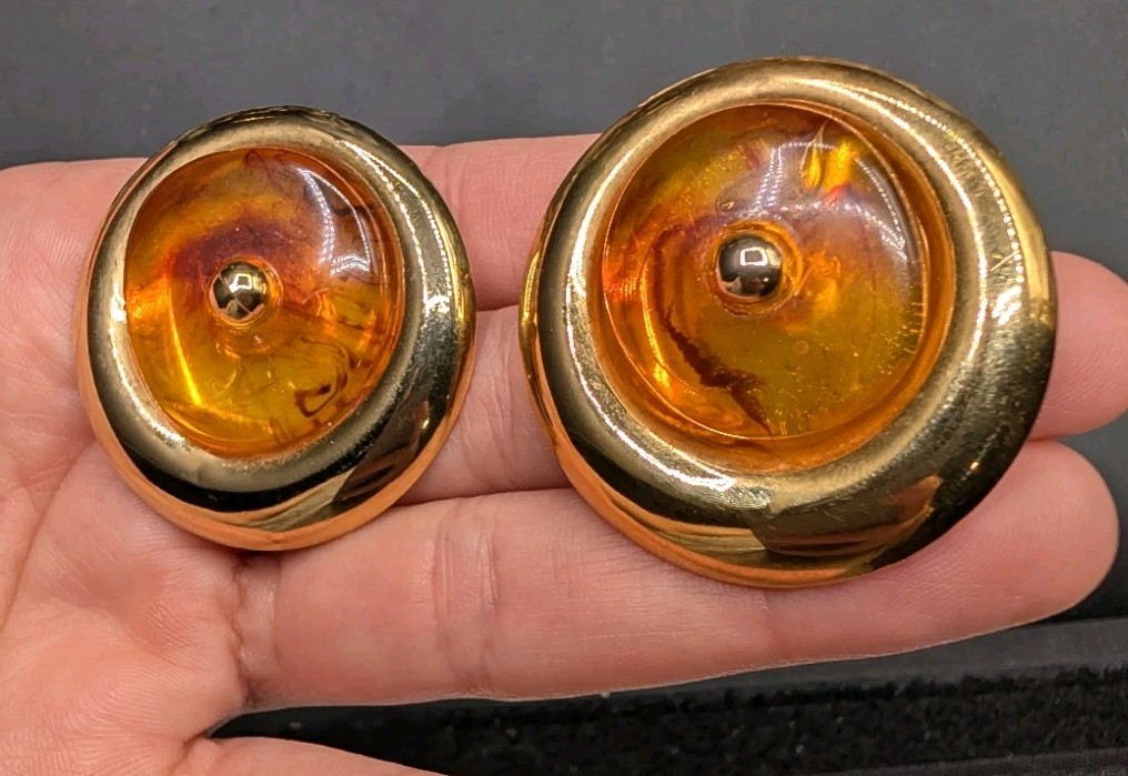 Vintage Signed Valentino Garavani Marbled Runway Bold Gold Tone Clip On Earrings