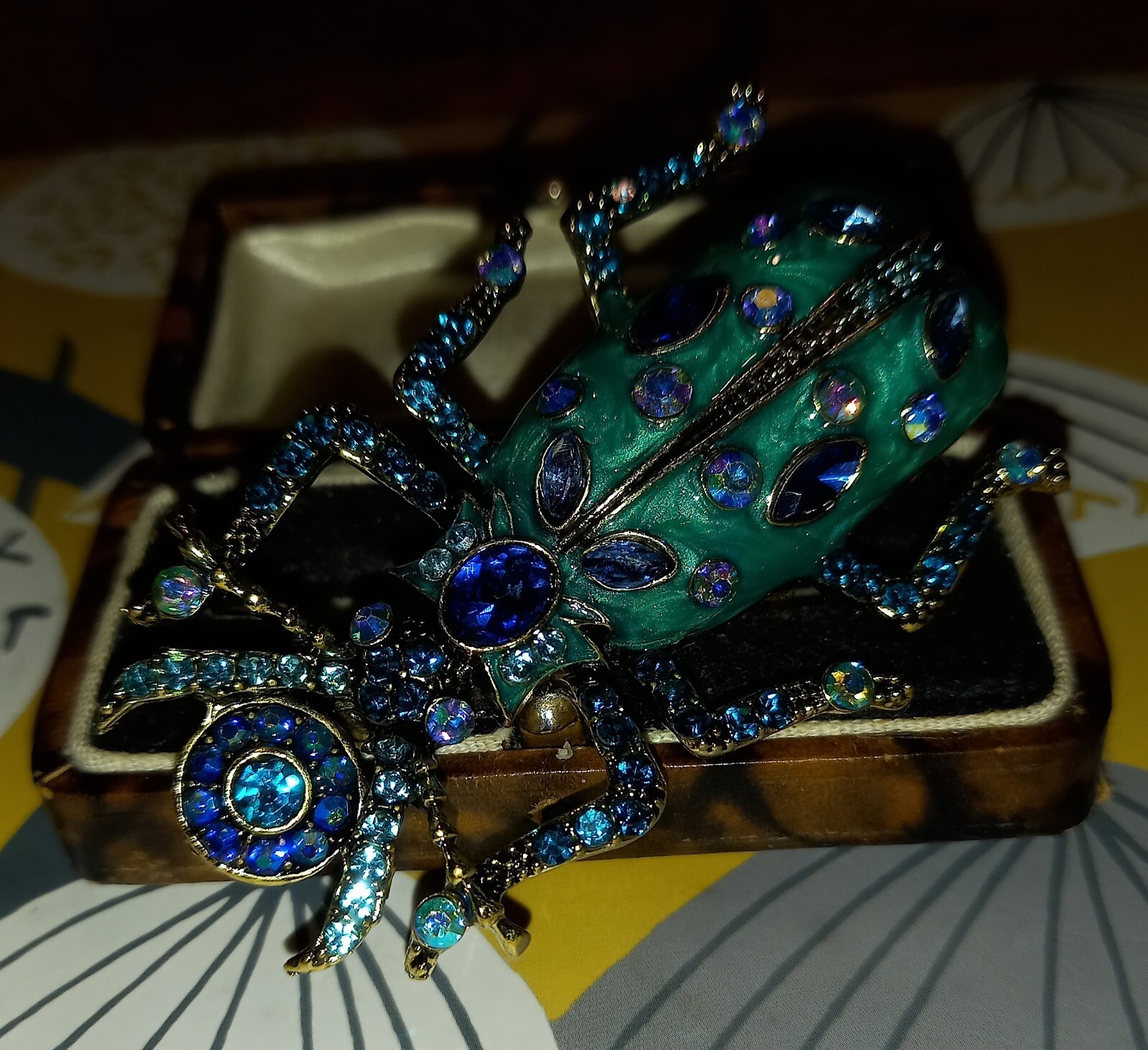VINTAGE STYLE GOLDTONE TEAL COLOURED ABSTRACT INSECT BROOCH