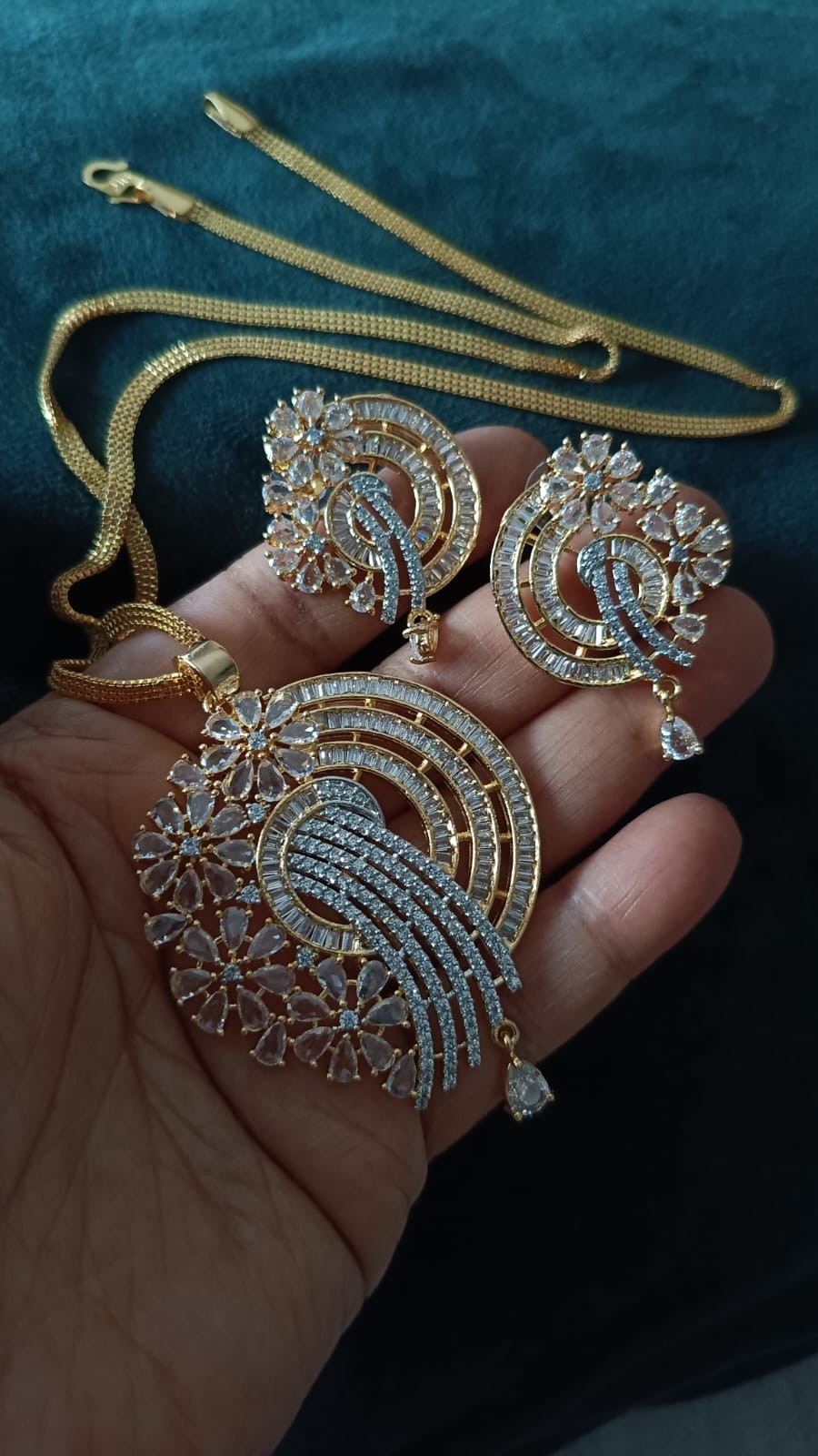 Exclusive High-Quality Chain Set with Pendant & Earrings | Elegant Designer Jewe
