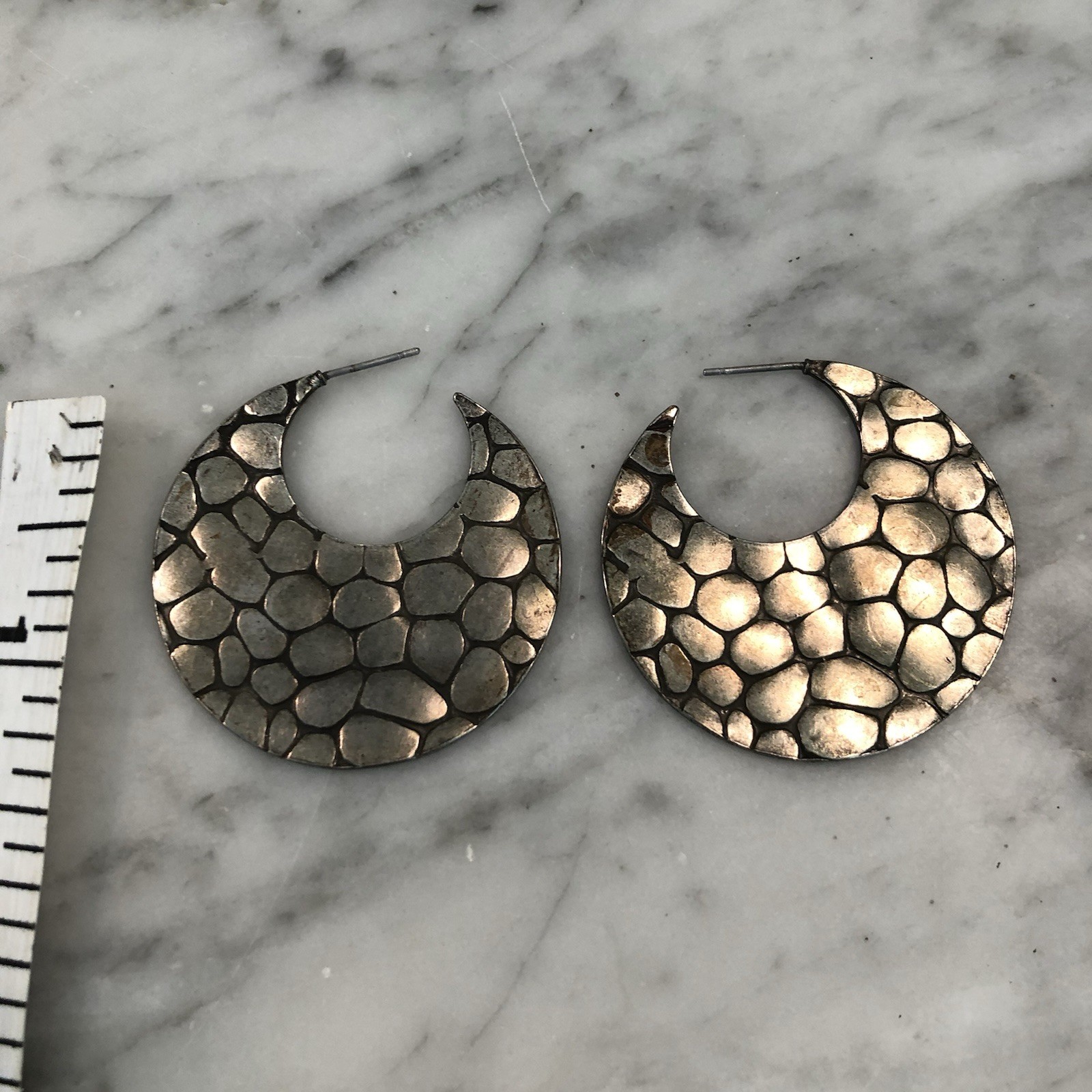 Textured Hammered Silver Tone Round Hoop Earrings Latch Back 1.5 in