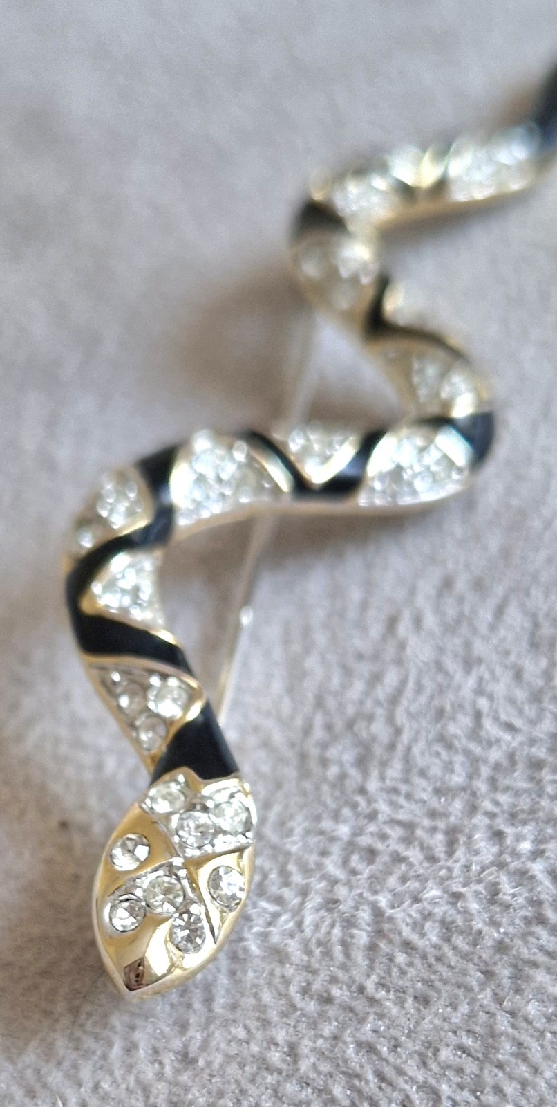 🐍 Vintage Silver Tone Snake Brooch – Black Enamel & Clear Rhinestones Wavy