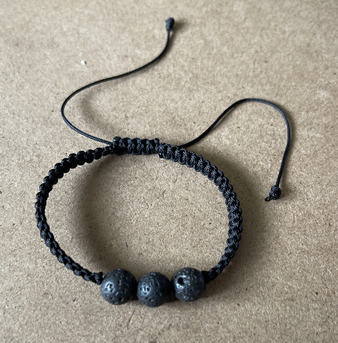 Pulsera Negra de Lava Obsidia Negra para la proteccion general de la vida