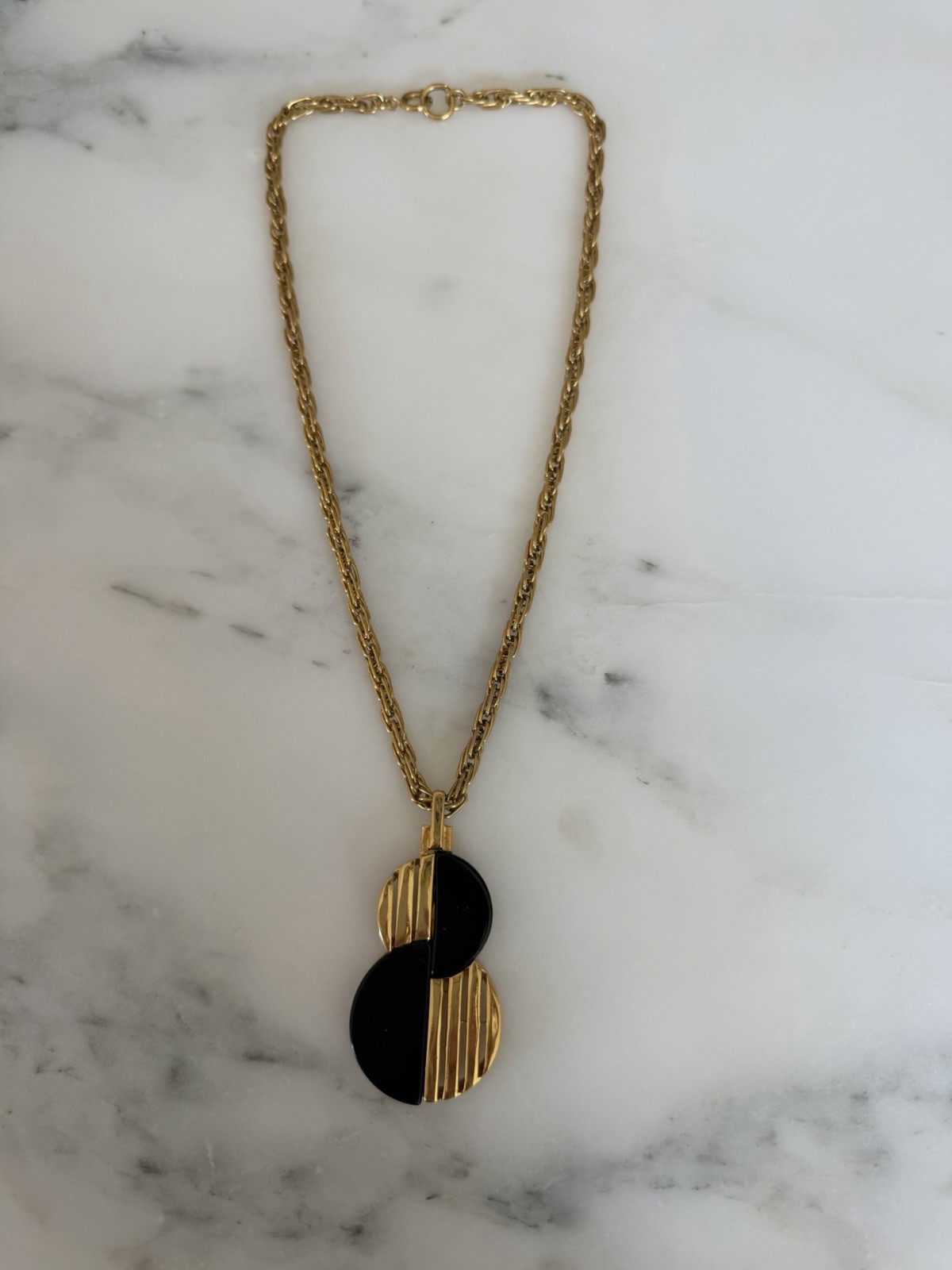 Vintage Crown Trifari Gold Tone Rope Chain Necklace Black Bakelite Double Charm