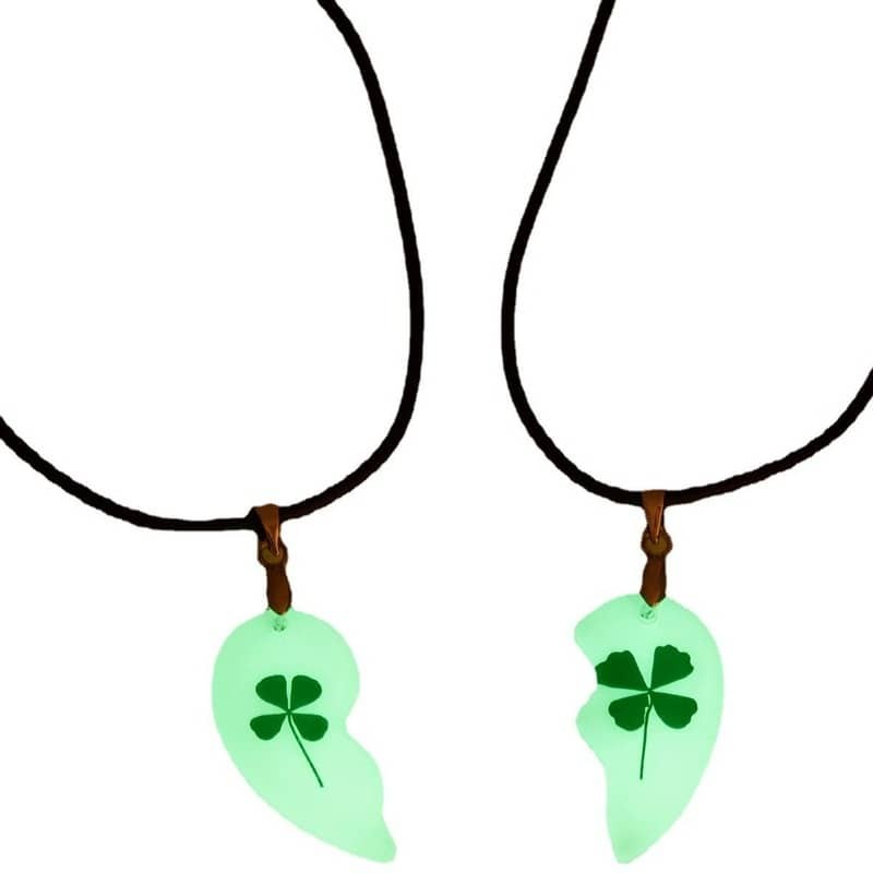 Glowing Four-Leaf Clover & Heart Couple Necklace Set Resin Dry Flower