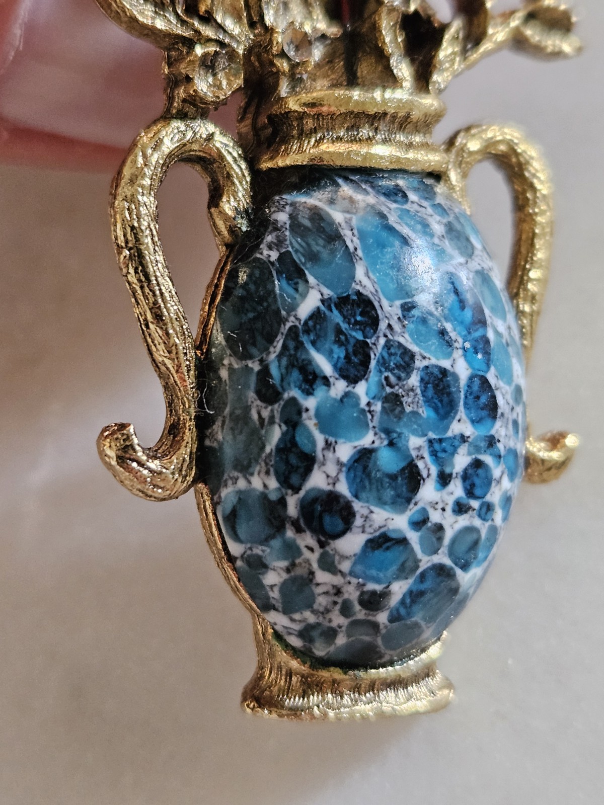 Vintage Gold-Tone Metal Vase Of Flowers Brooch Pin Blue Multicolor Rhinestones