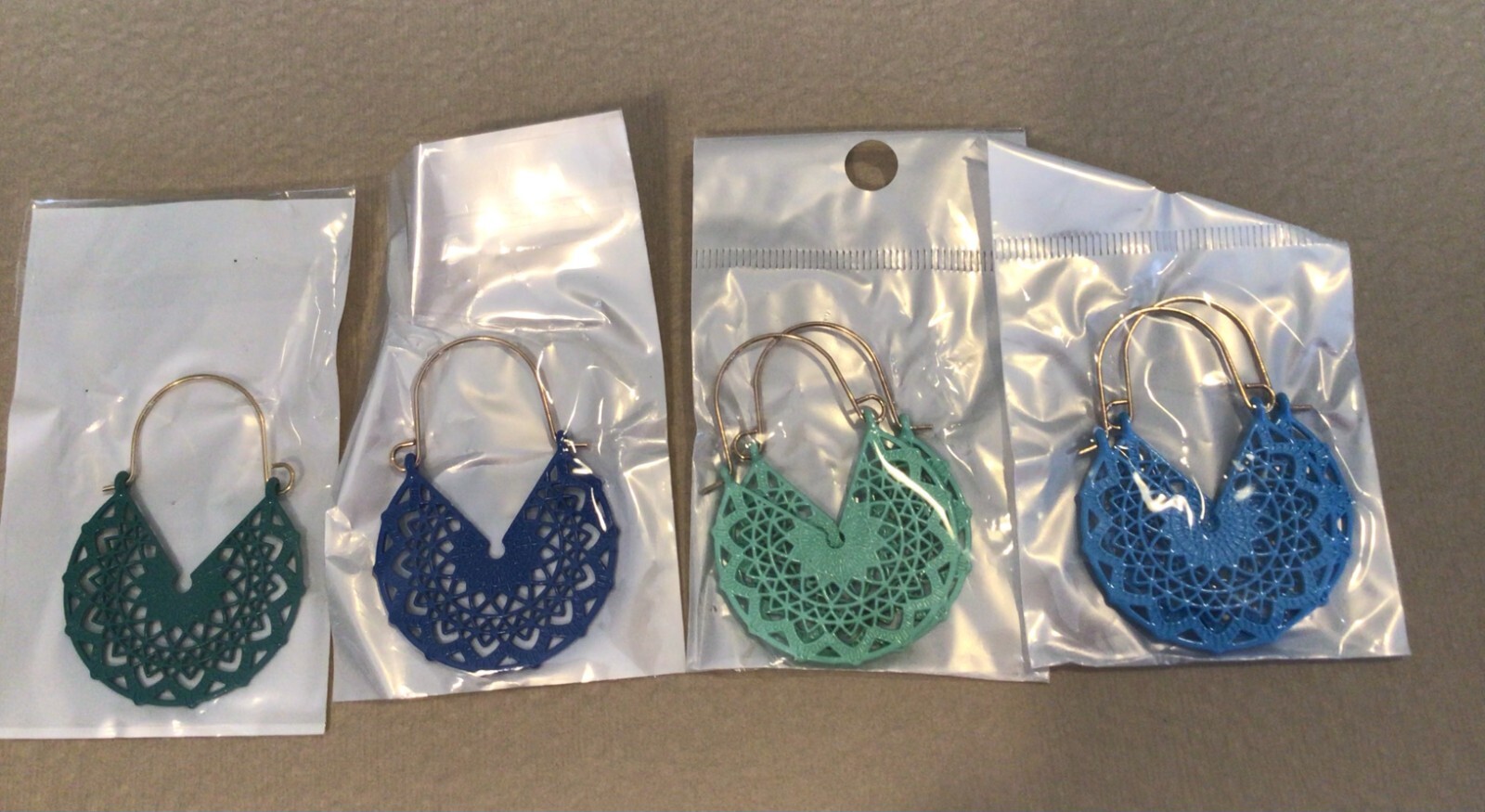 *CLEARANCE* STUNNING Metal alloy earrings – Dainty – lightweight