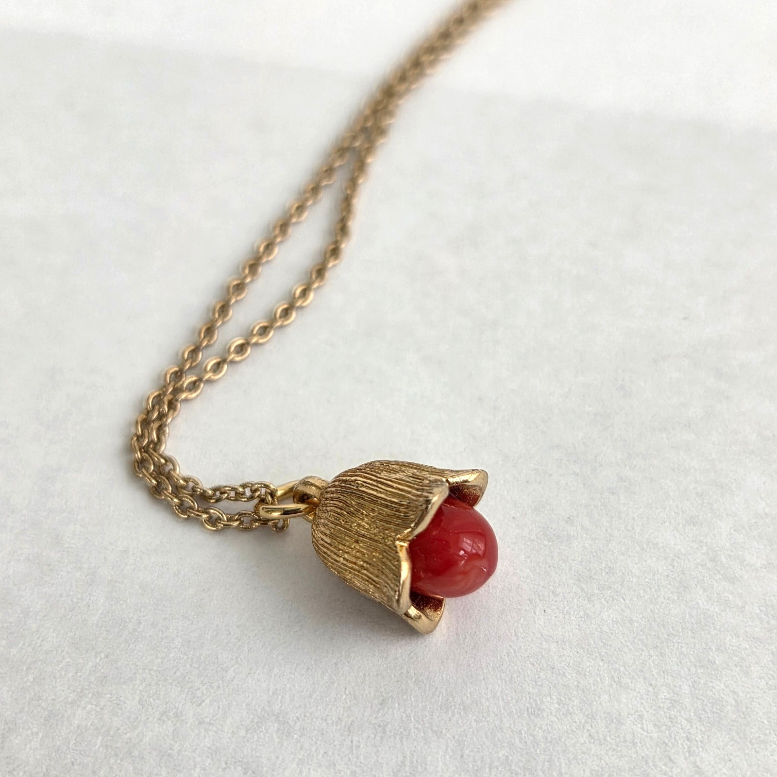 Natural Red Bead Pendant Necklace Gold Color Tulip Scallop Petals Marked