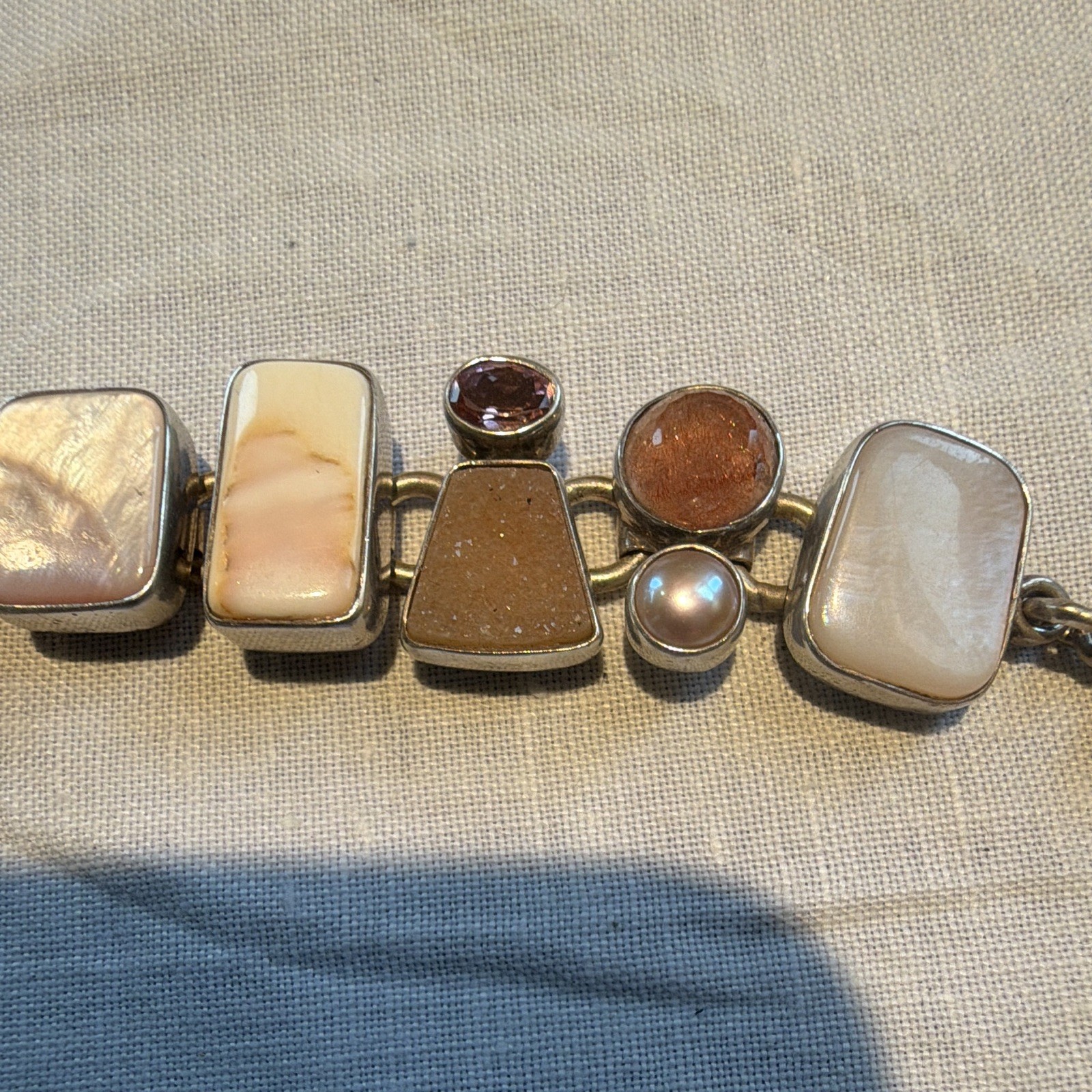Echo of The Dreamer Signed Shell Cabochon Pearl Link Bracelet Toggle 7 in Silver