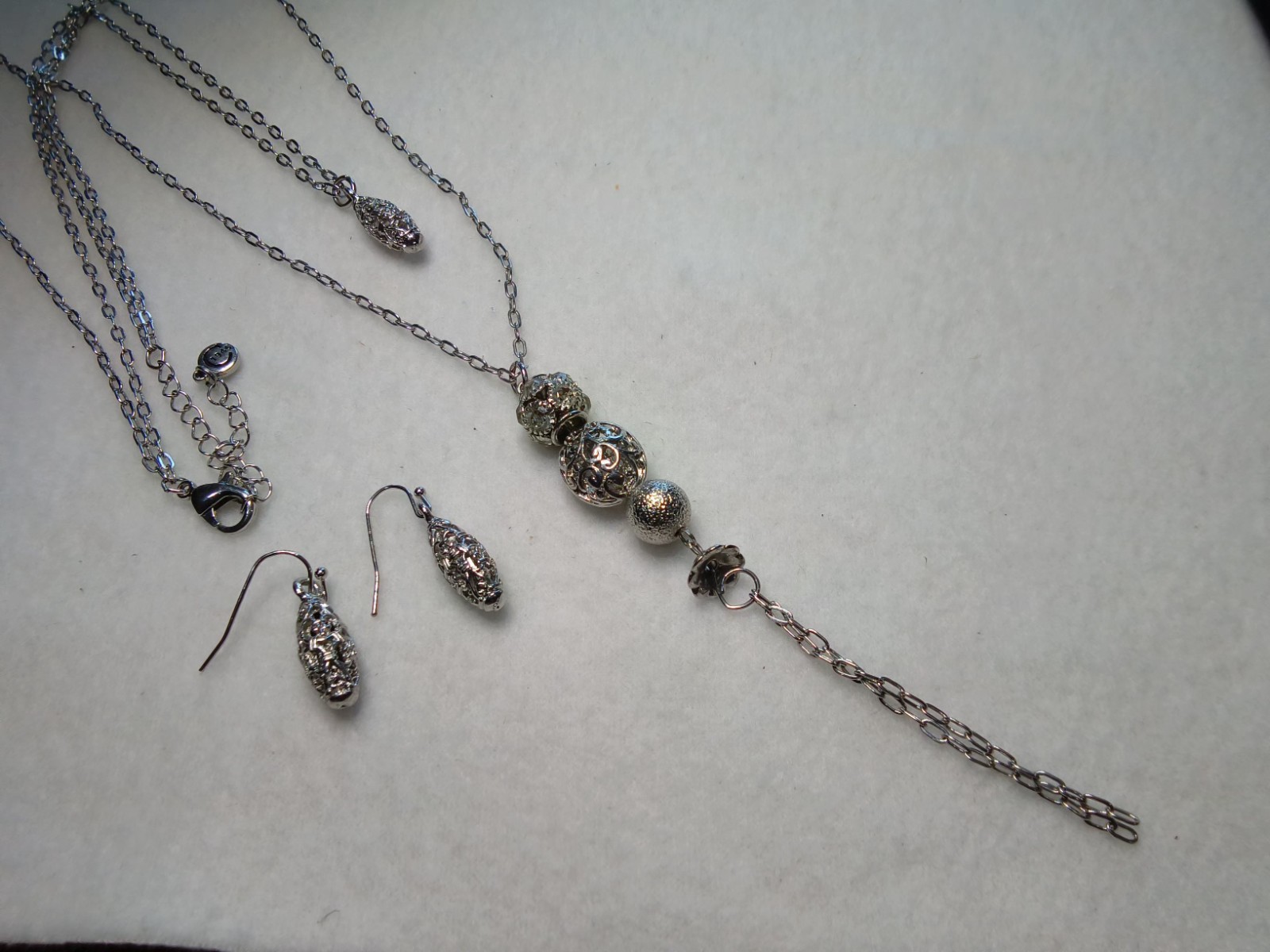 C 1946 Branded Lariat Style Silver Tone Filigree Beads Necklace & Earrings