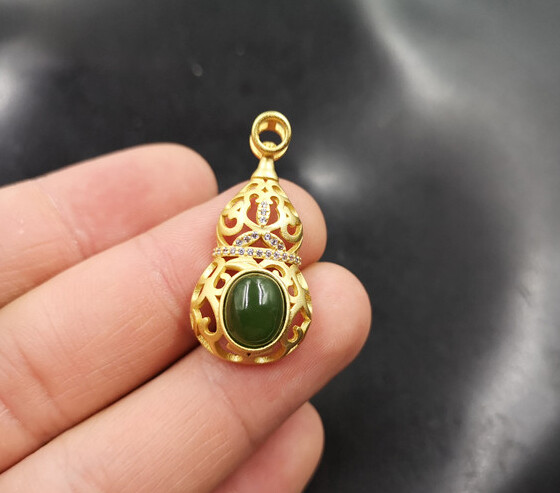 Genuine Green Jade Jasper Gold Plated Cubic Zirconia Gourd Vase Pendant Necklace