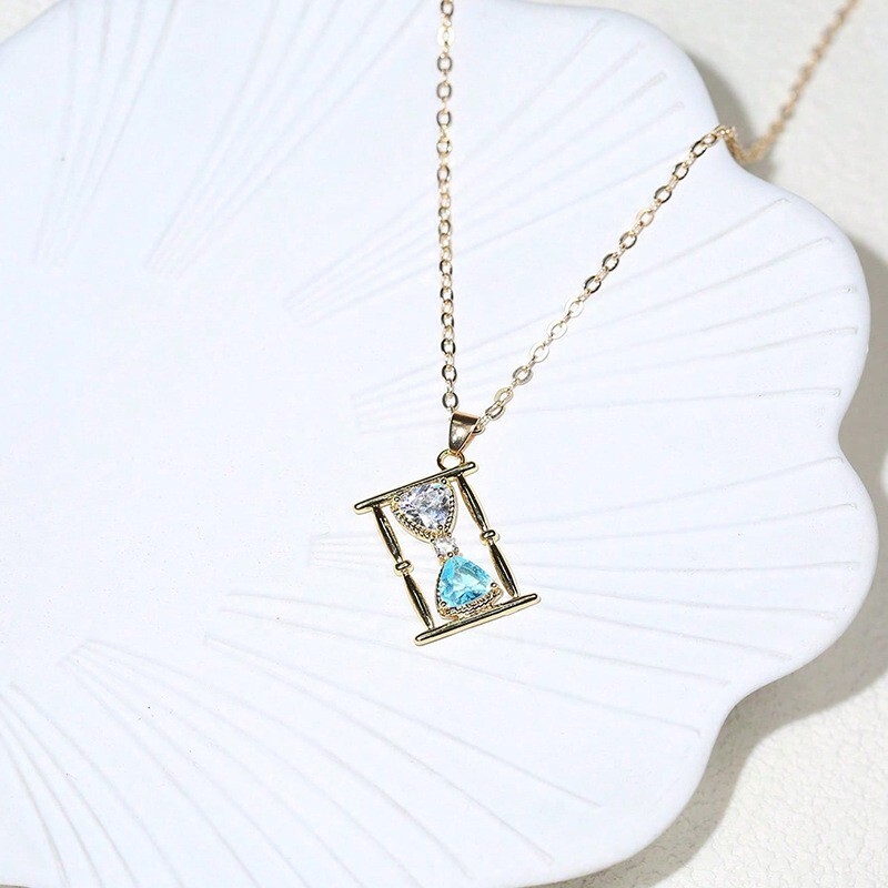 Golden pendant necklace accessory, necklace jewelry birthday and graduation gift
