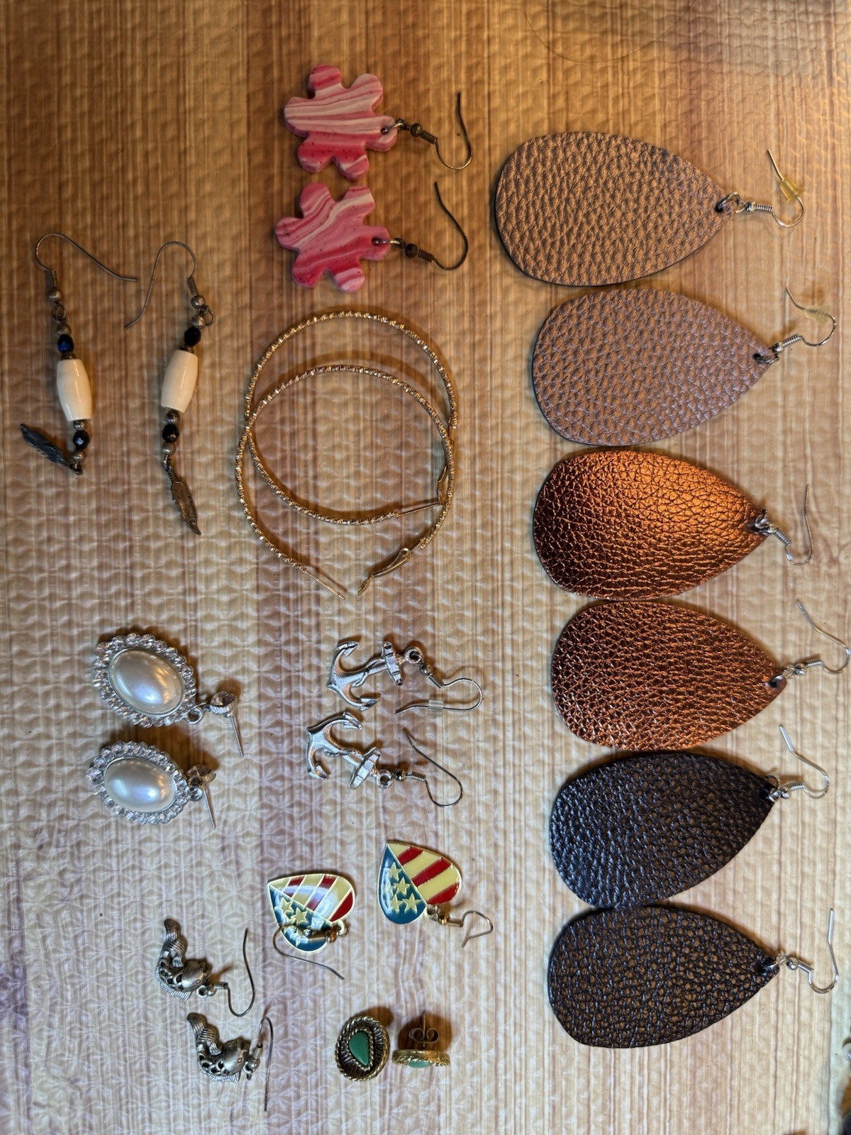 Beautiful Women’s Lot Of 11 Pairs Of Fashion Earrings Multicolor Style Varies