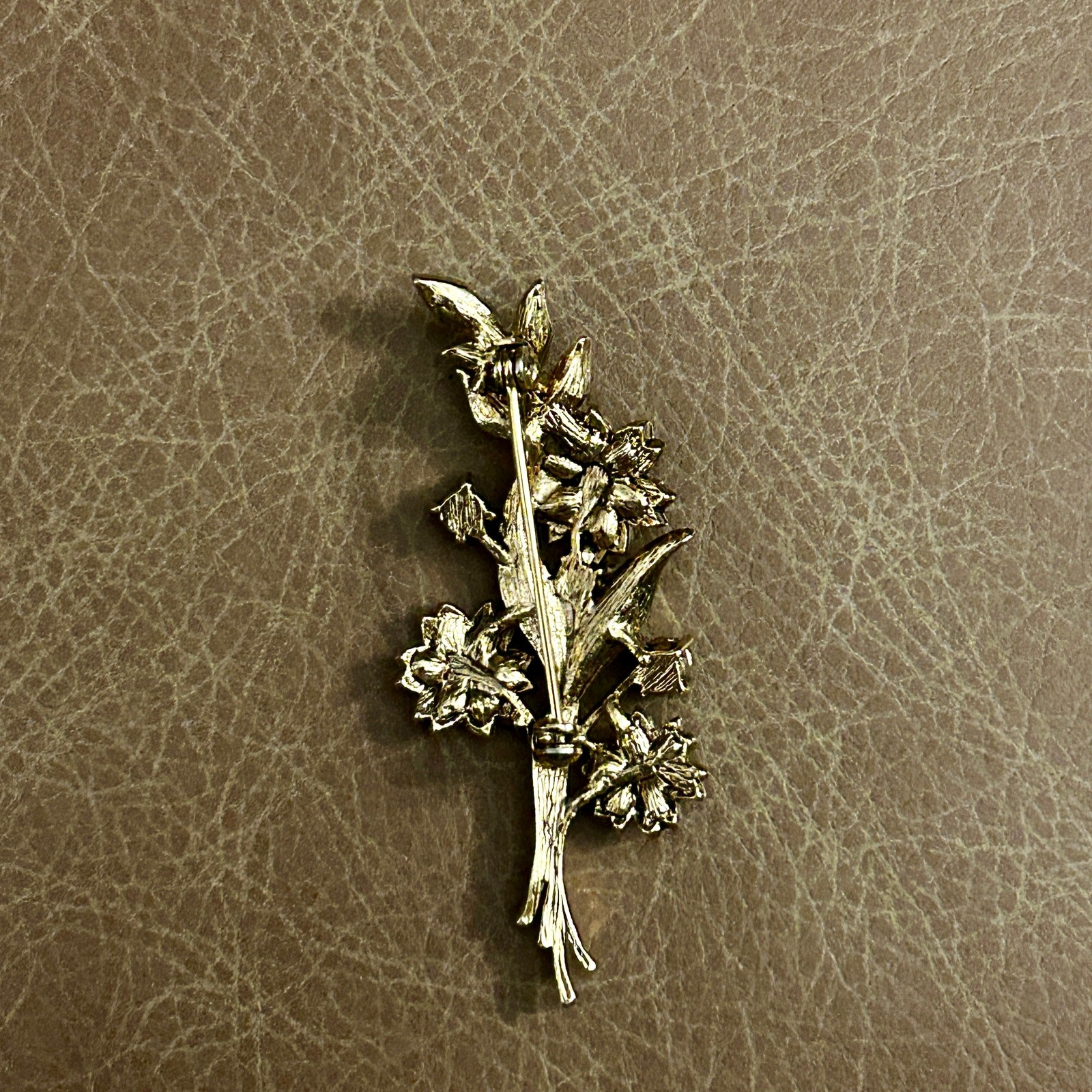 Trifari Vintage Floral Rhinestone Pin Brooch – Unsigned