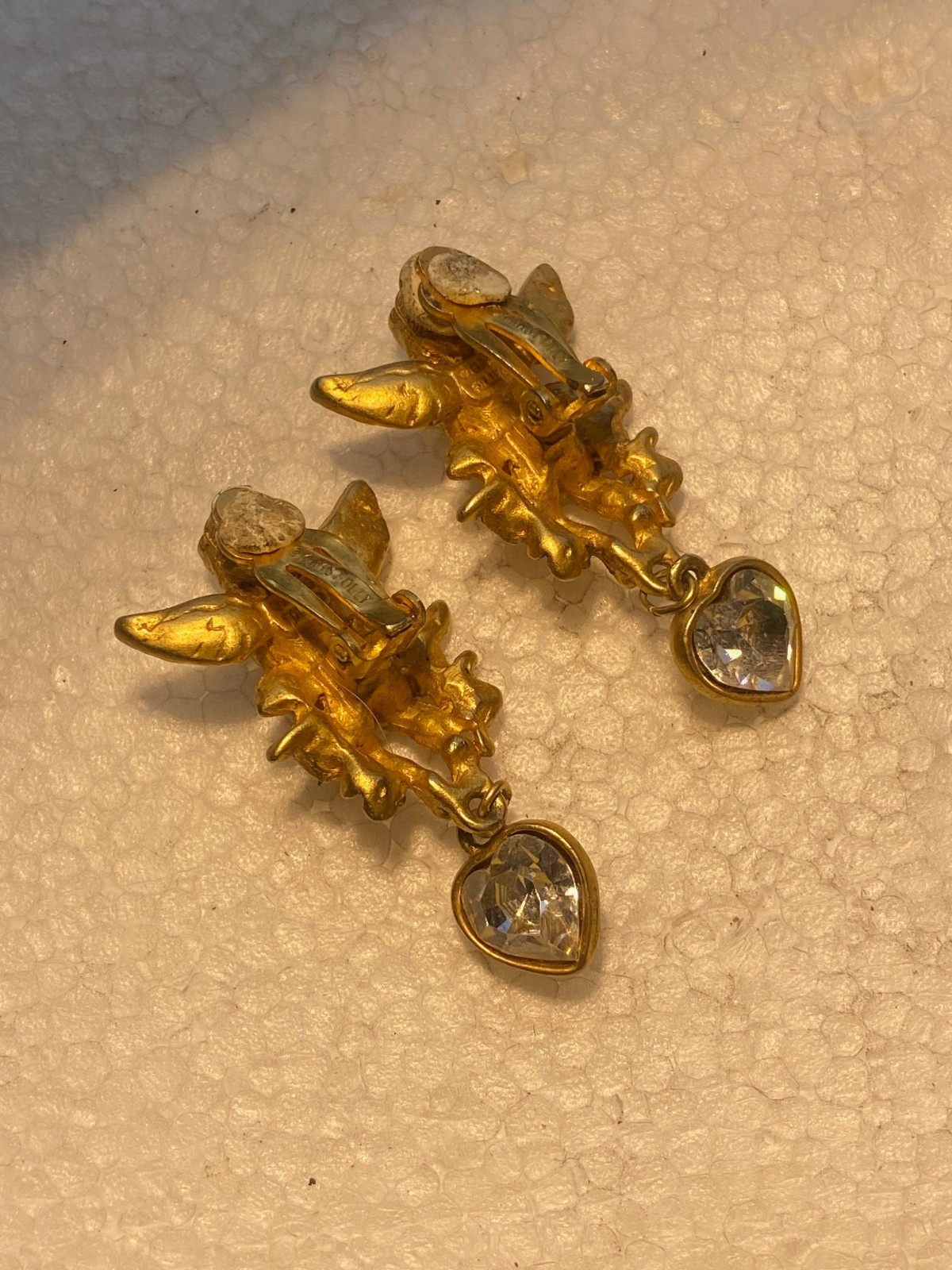 Vintage Heavenly Flying Cherub Angels Gold Tone Sweater Pin 1″ Lapel Pin Clasps