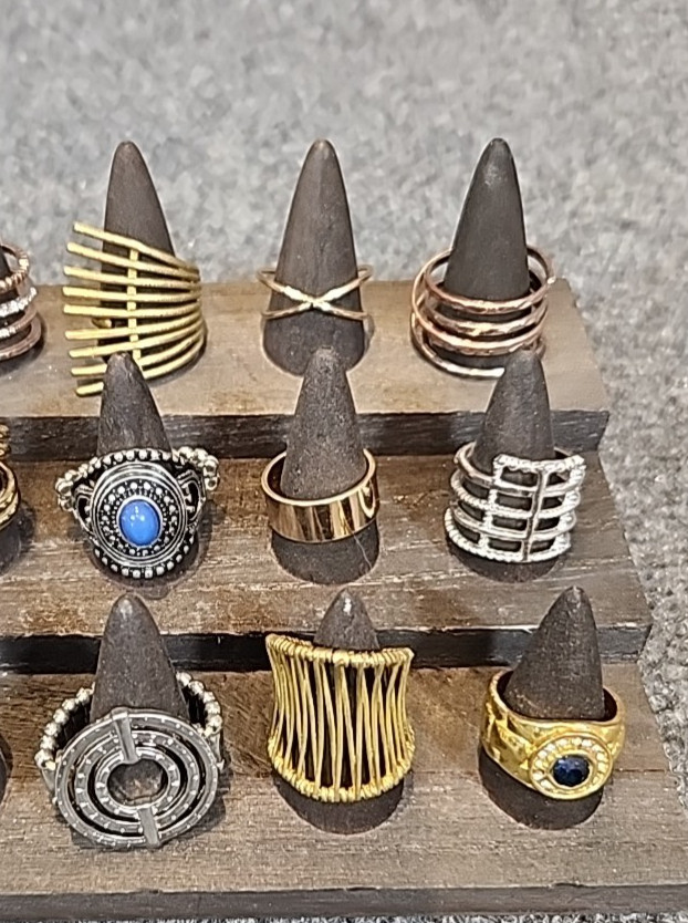 Jewelry 18 Rings Egyptian Theme Adjusts Sized Stretch See Description Lot #219