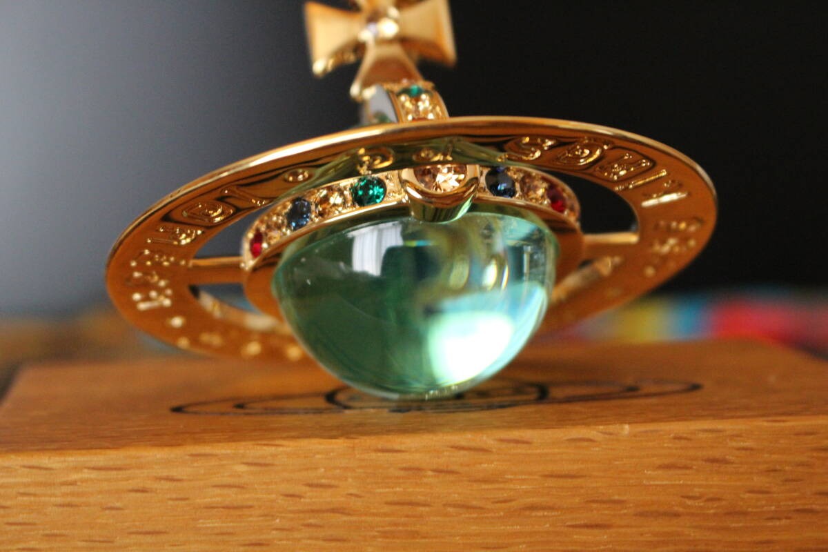 Vivienne Westwood Giant Orb Necklace Green x Gold Unused Excellent Condition