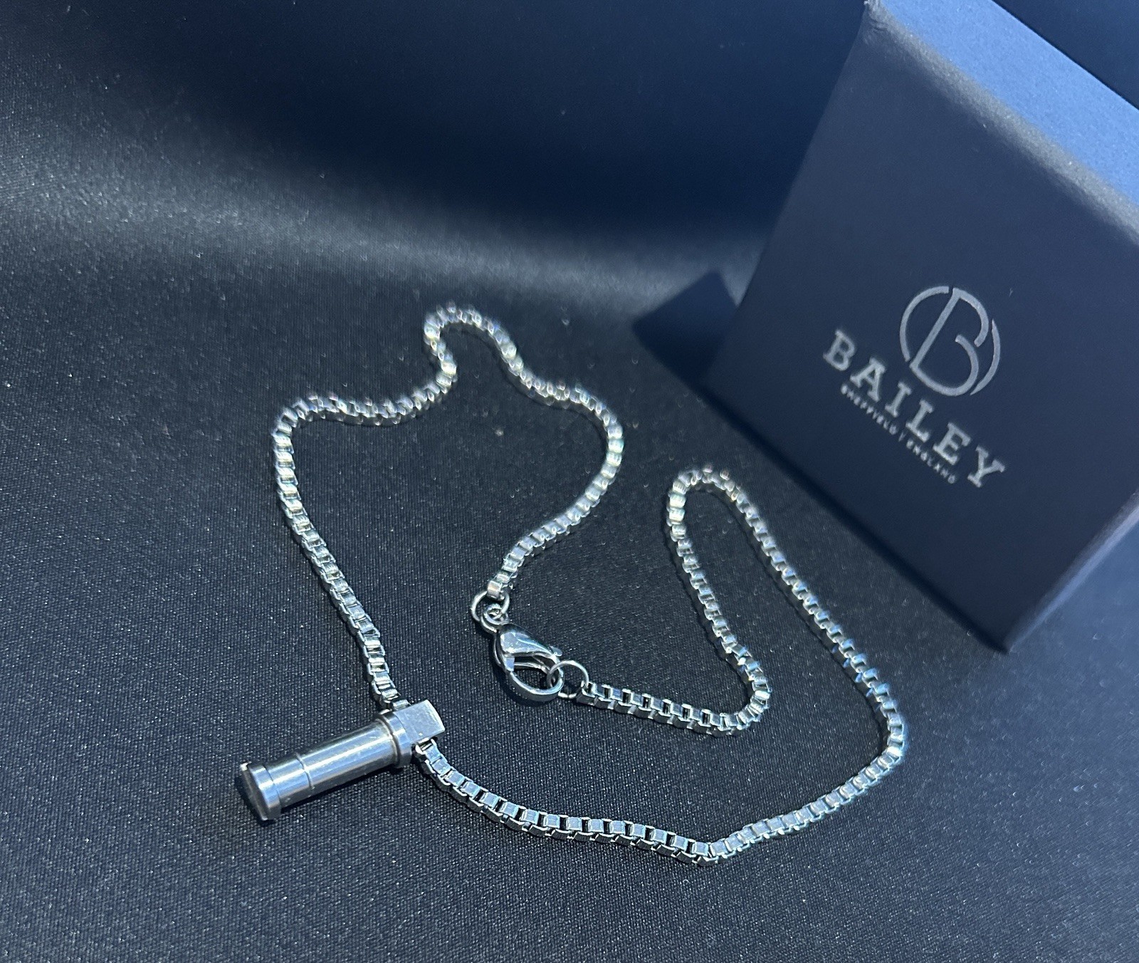 BAILEY OF SHEFFIELD-Stainless Steel CABLE Bracelet & Pendant Converter Necklace