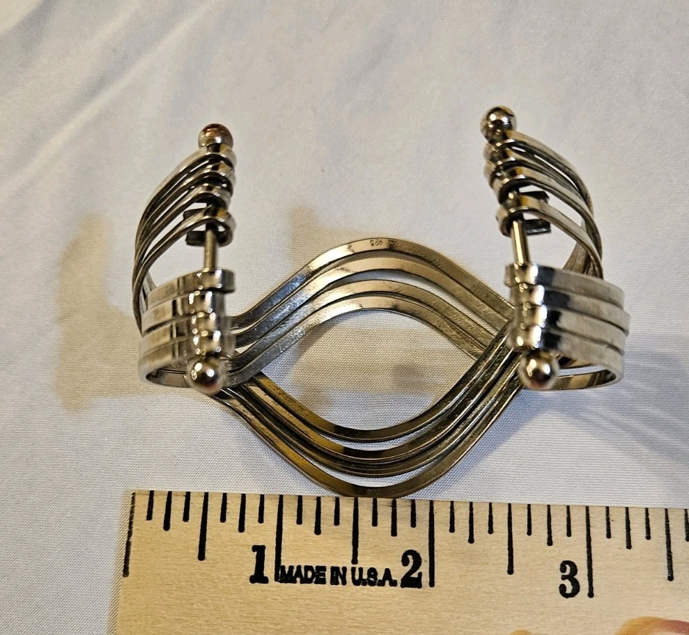 Fashion Silvertone Everyday Wear Cuff Bangle Bracelet Pre-owned