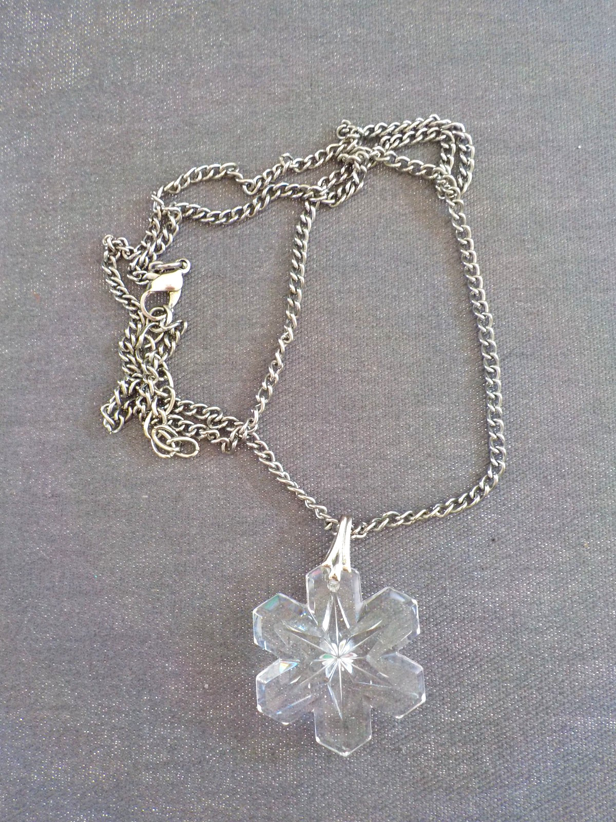 Snowflake Glass Necklace Silver Tone Metal Pendant Chain