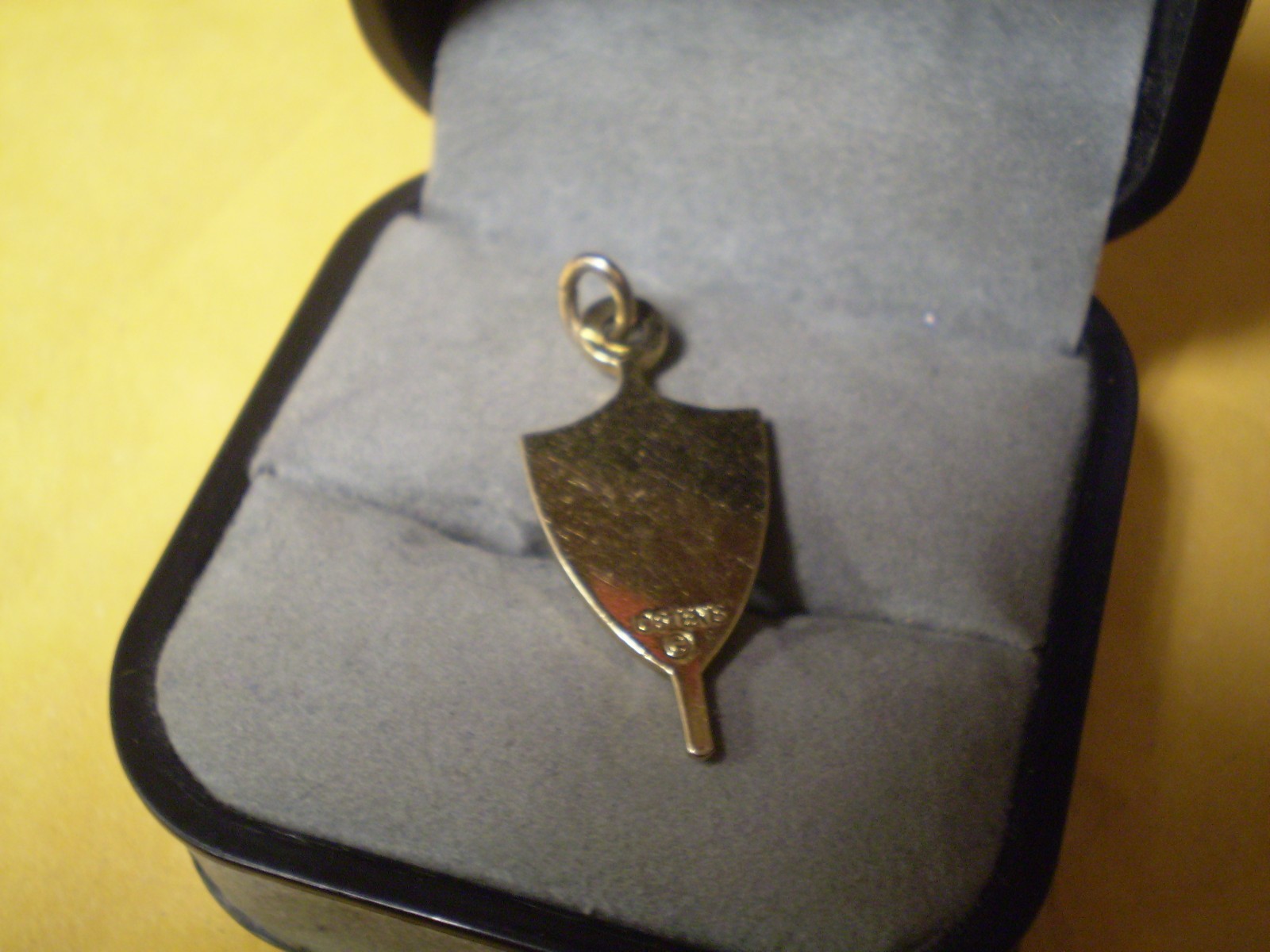 Ladies Jostens Enamel Gold Tone “Senior 80” Charm 2.5 grams