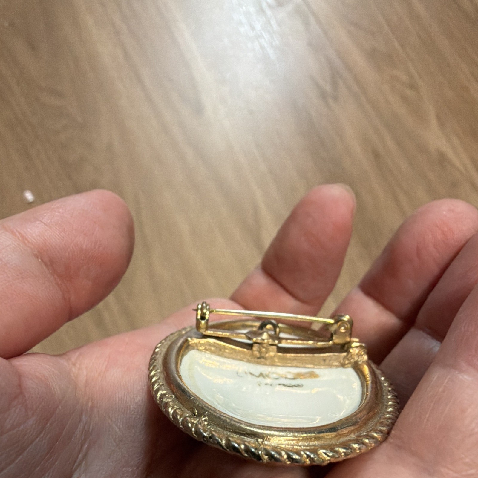 Limoges Hand-Painted Signed Oval Porcelain & Metal Gold-Tone Brooch Pin