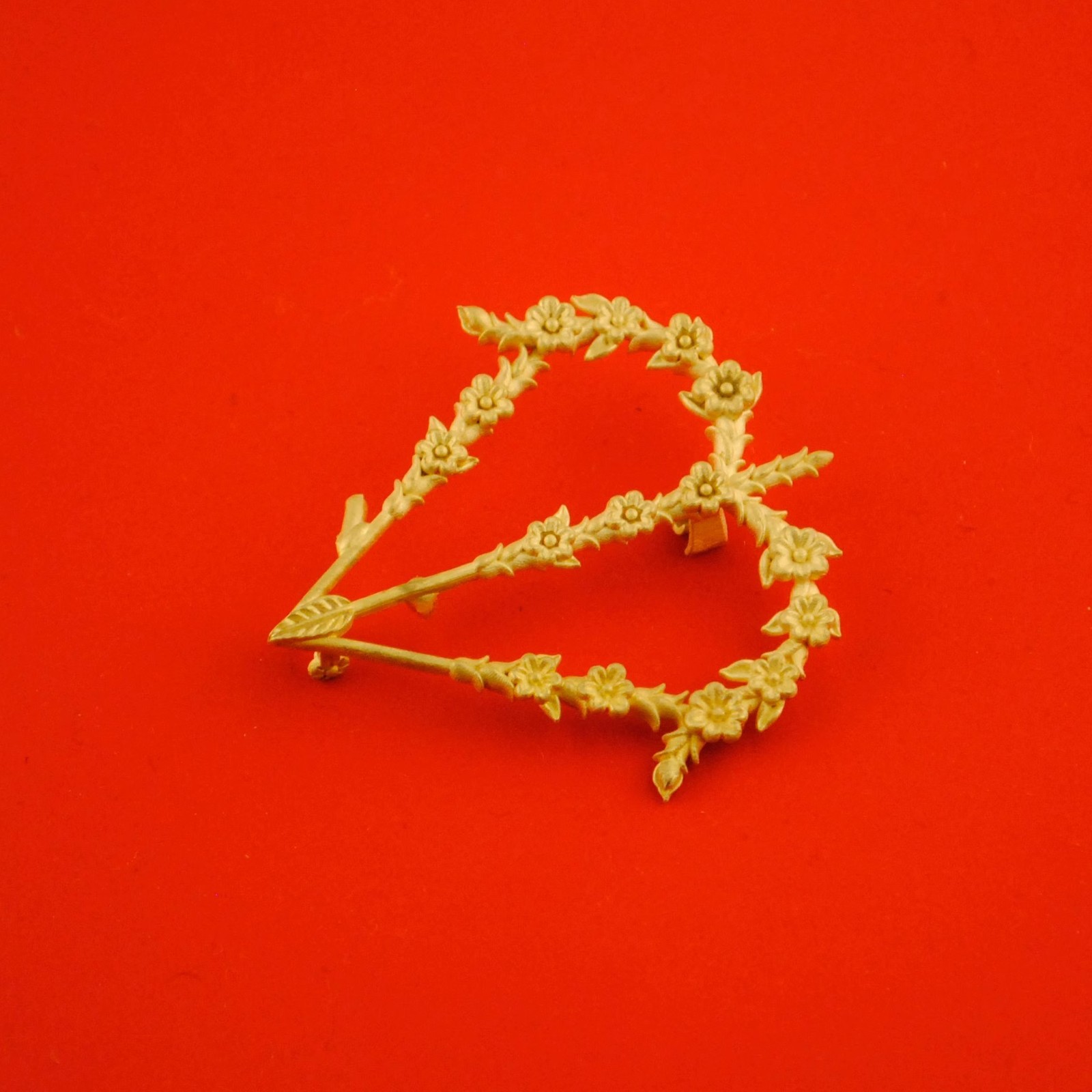 Gold Plated Heart Brooch Fashion Women’s Suit Evening Dress Accessory