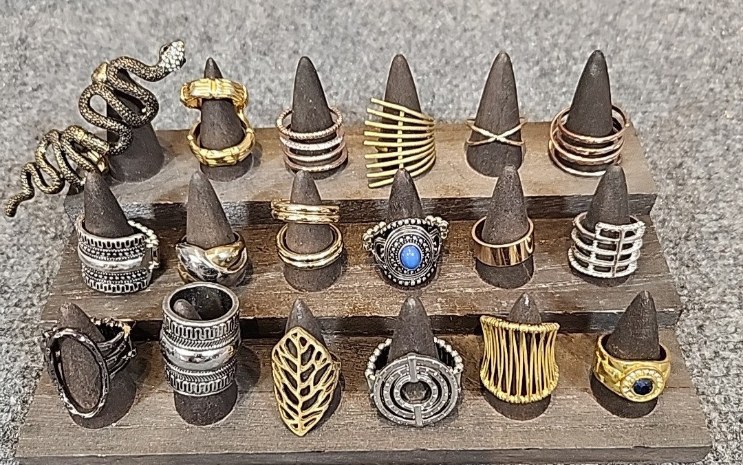 Jewelry 18 Rings Egyptian Theme Adjusts Sized Stretch See Description Lot #219